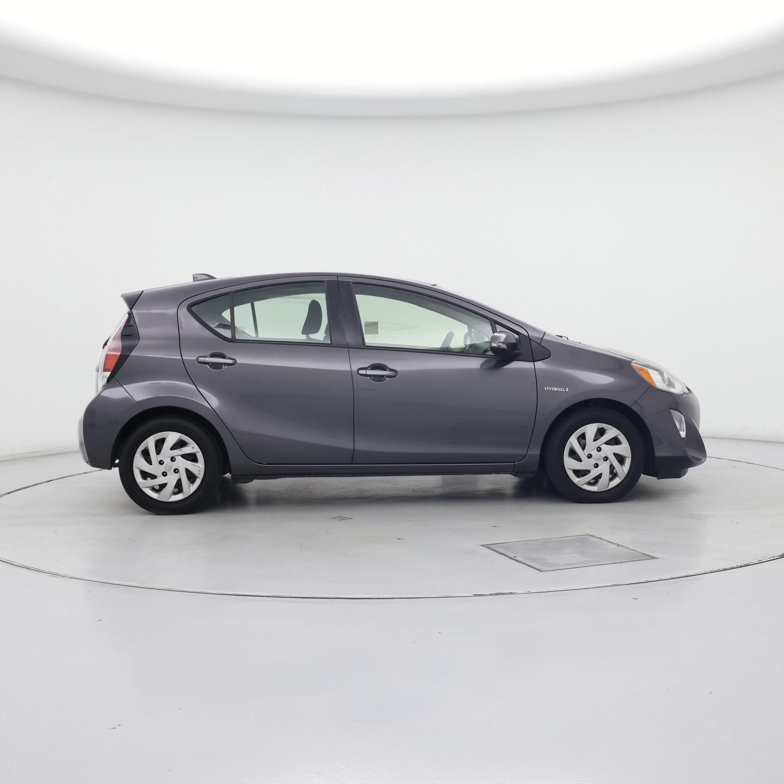 Thumbnail: 2015 Toyota Prius c - 7
