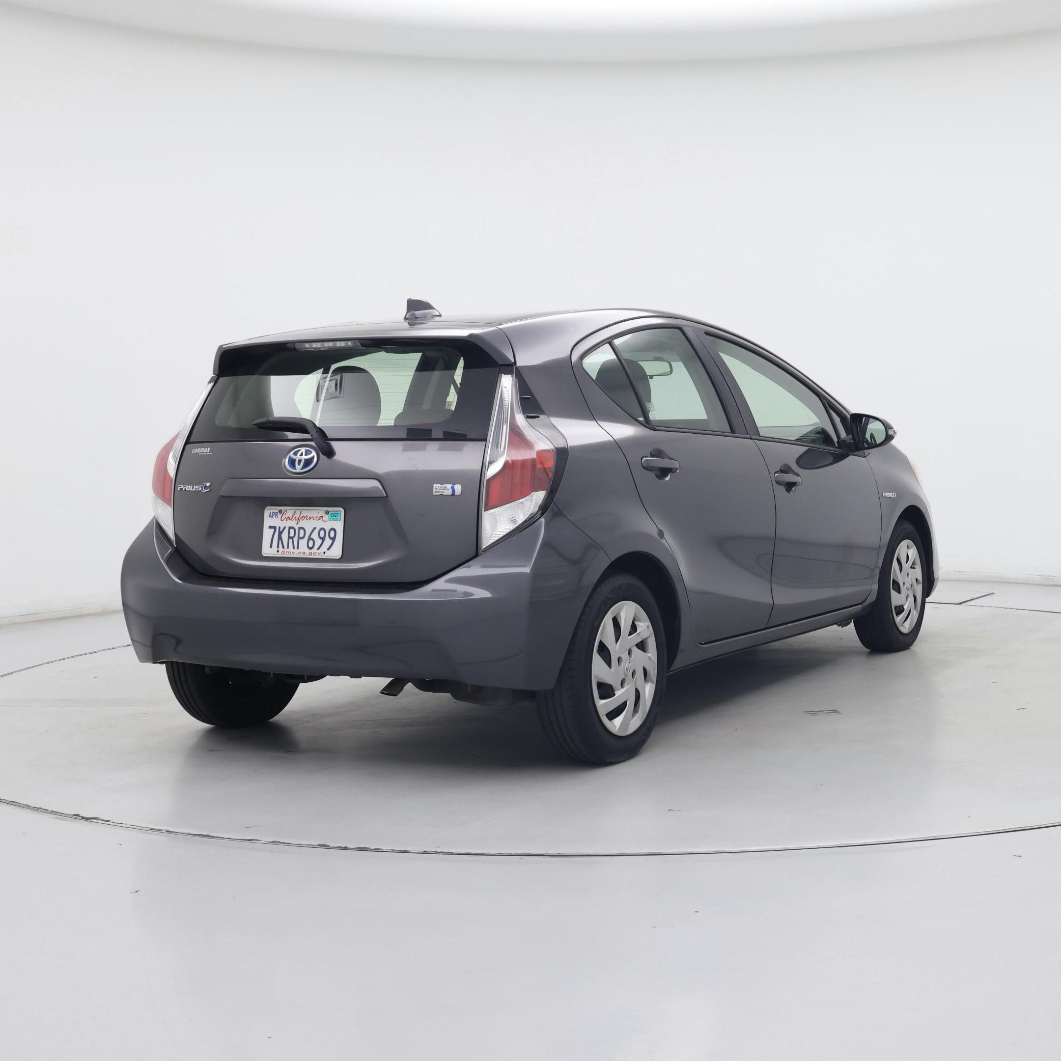 Thumbnail: 2015 Toyota Prius c - 8