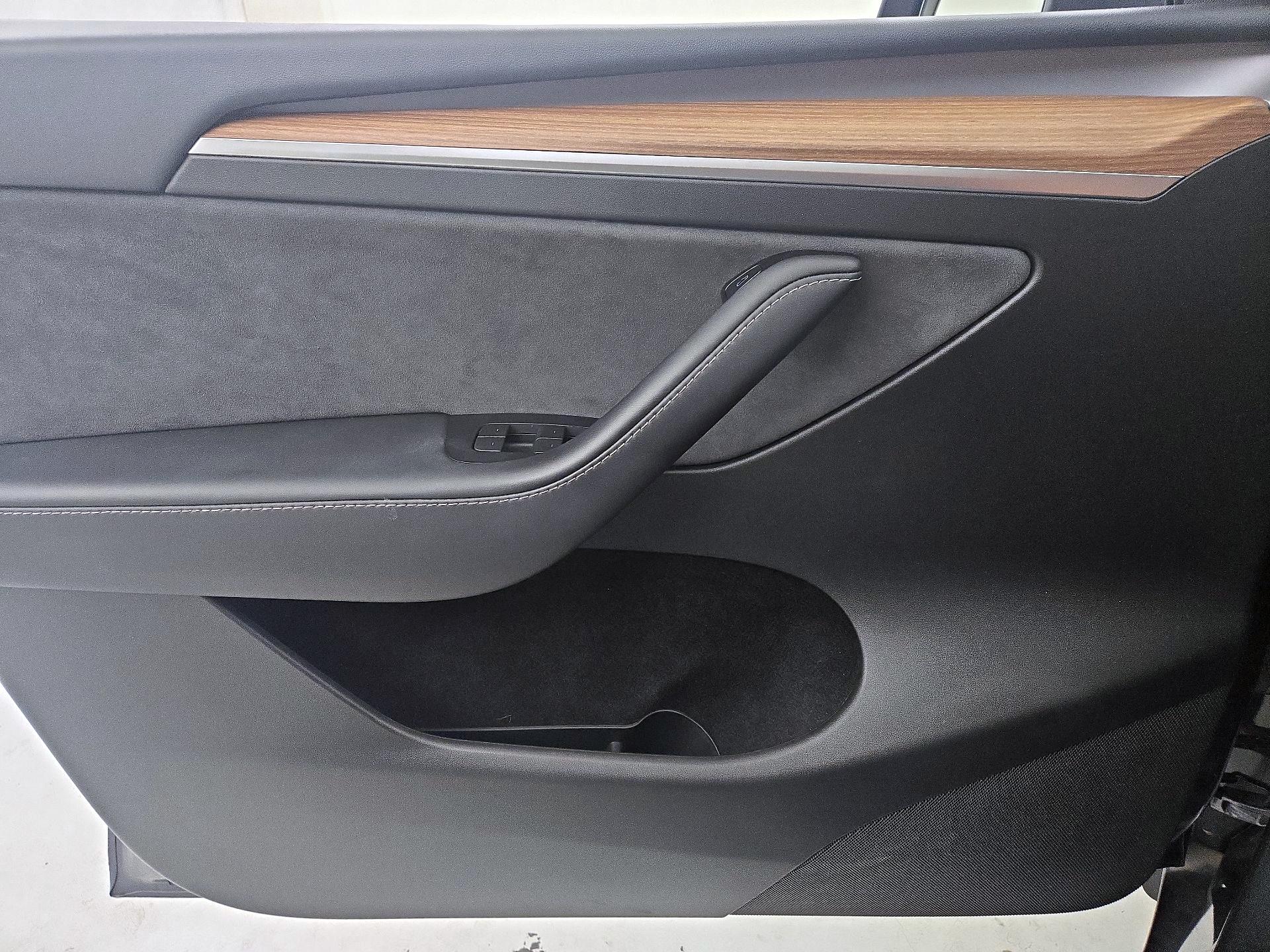 Thumbnail: 2023 Tesla Model Y - 12