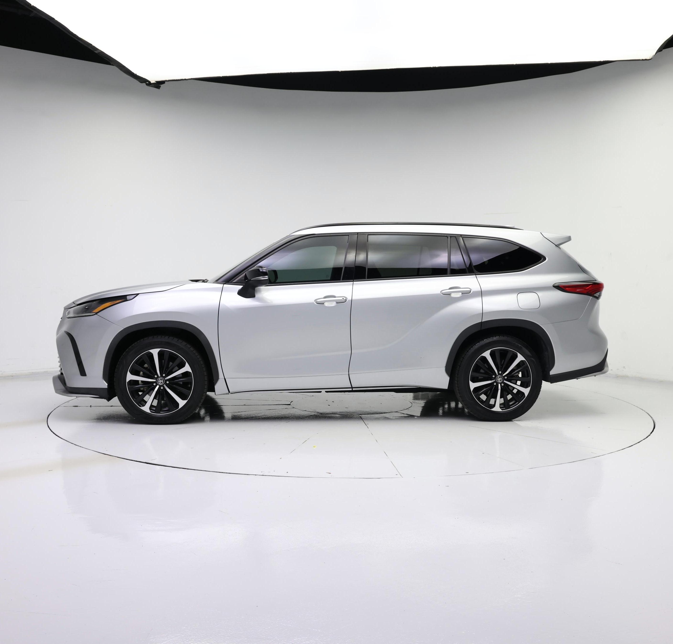 Thumbnail: 2021 Toyota Highlander - 3