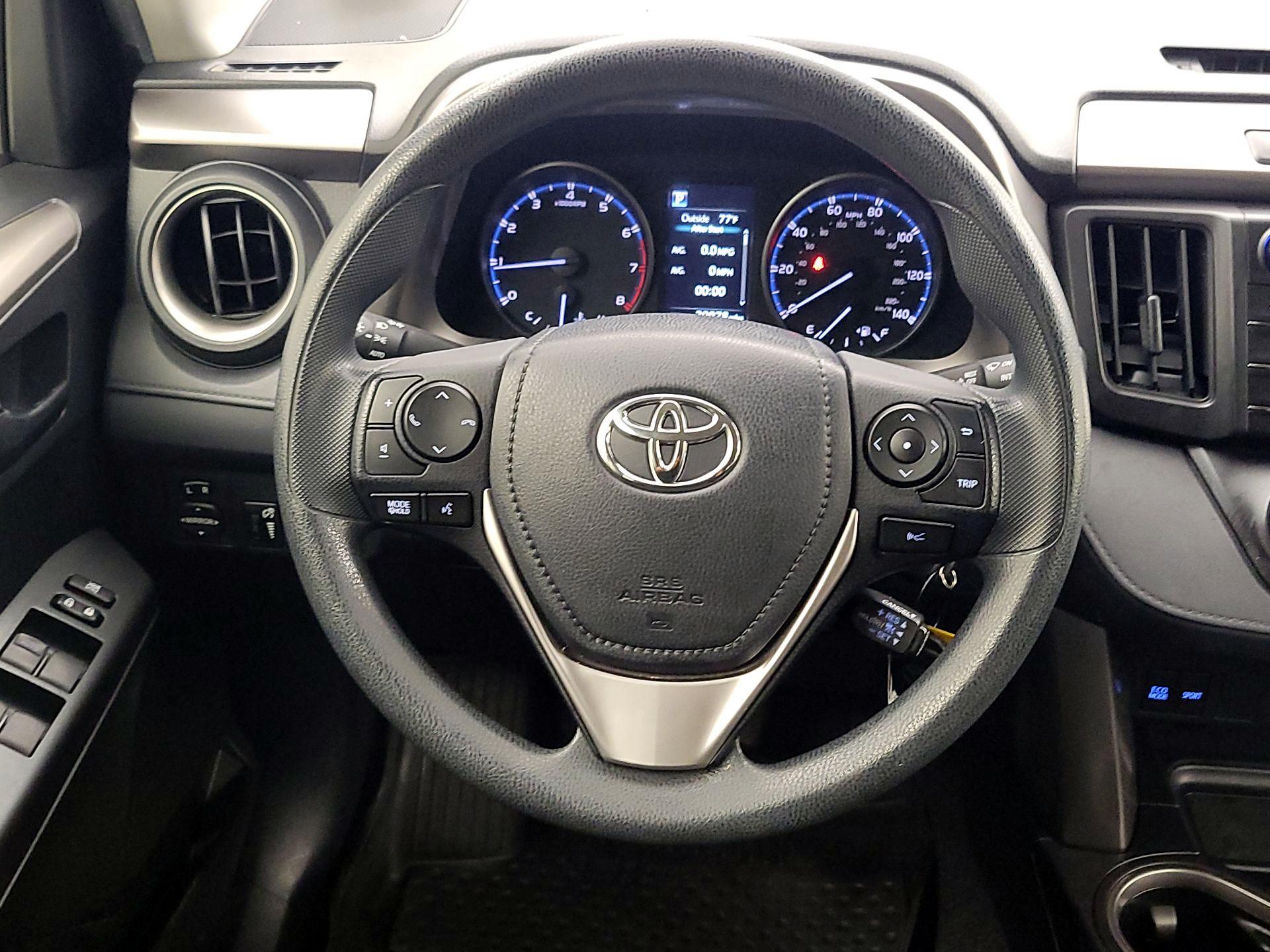Thumbnail: 2018 Toyota RAV4 - 10