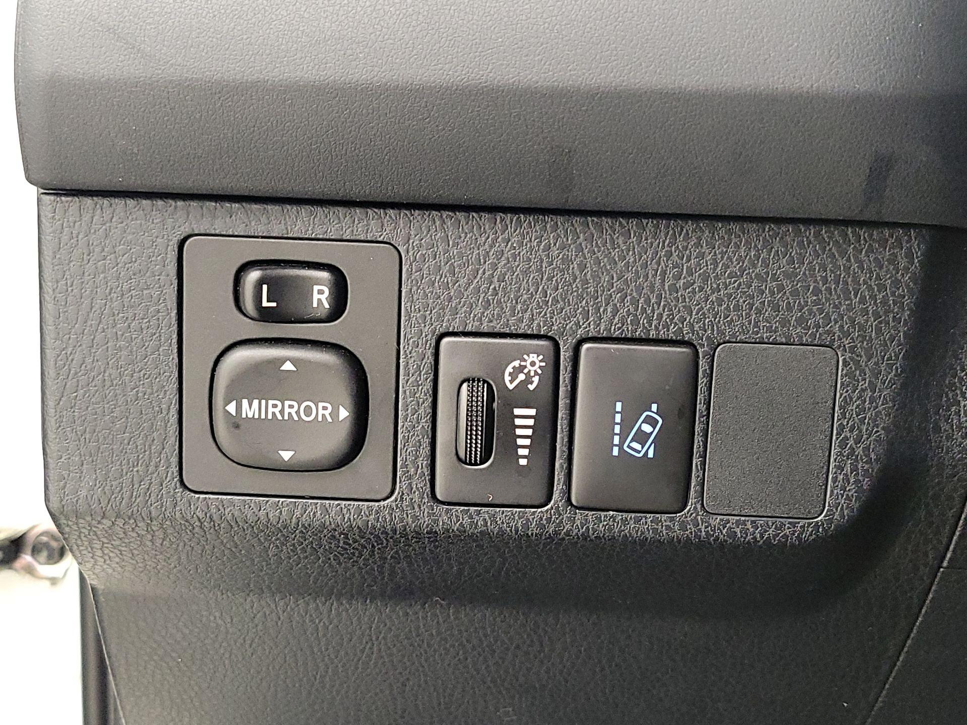 Thumbnail: 2018 Toyota RAV4 - 13