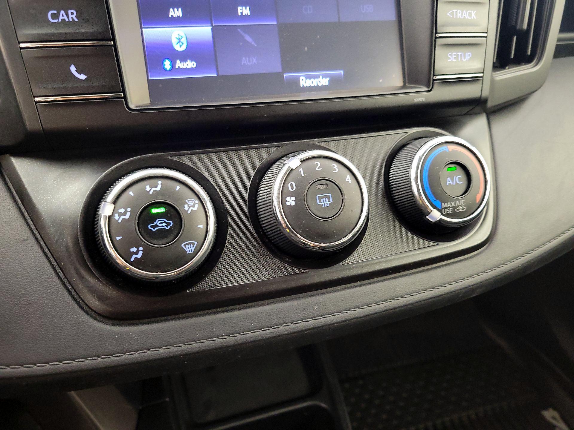 Thumbnail: 2018 Toyota RAV4 - 16