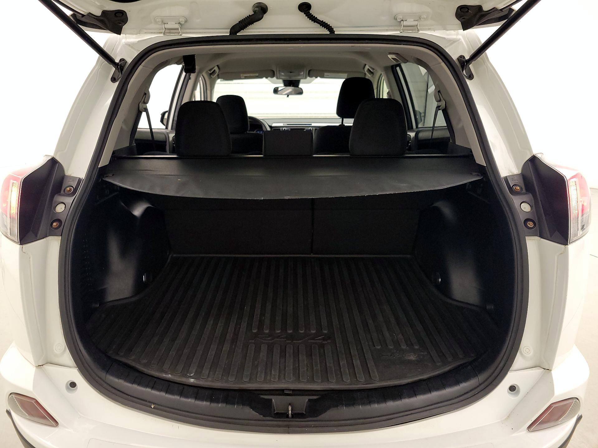 Thumbnail: 2018 Toyota RAV4 - 20