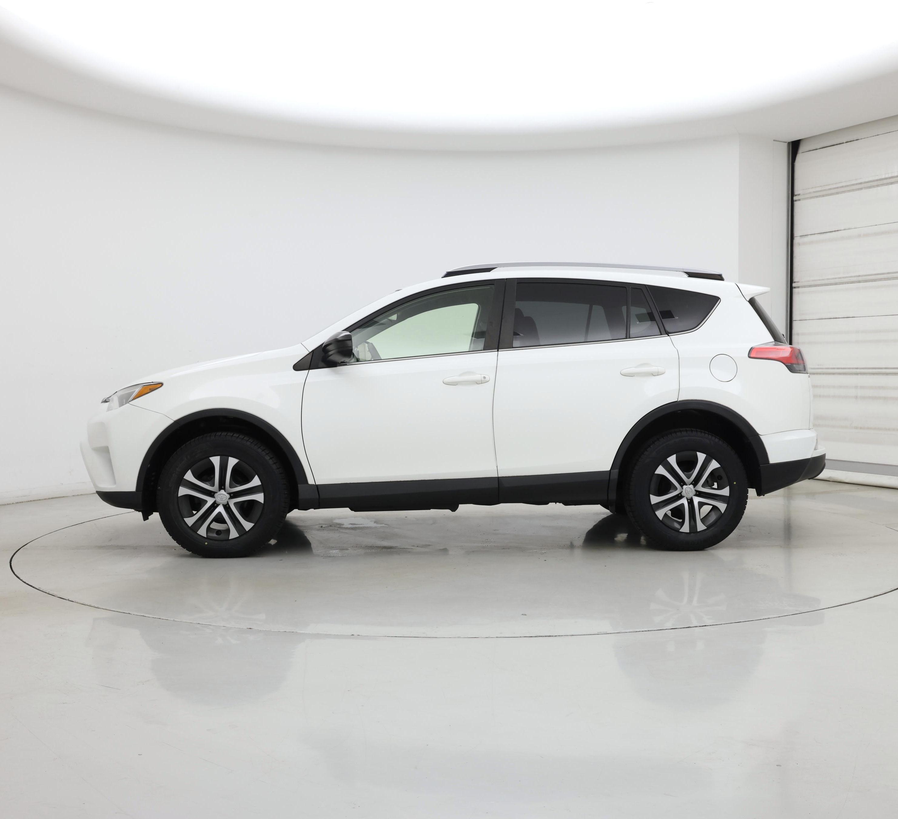 Thumbnail: 2018 Toyota RAV4 - 3