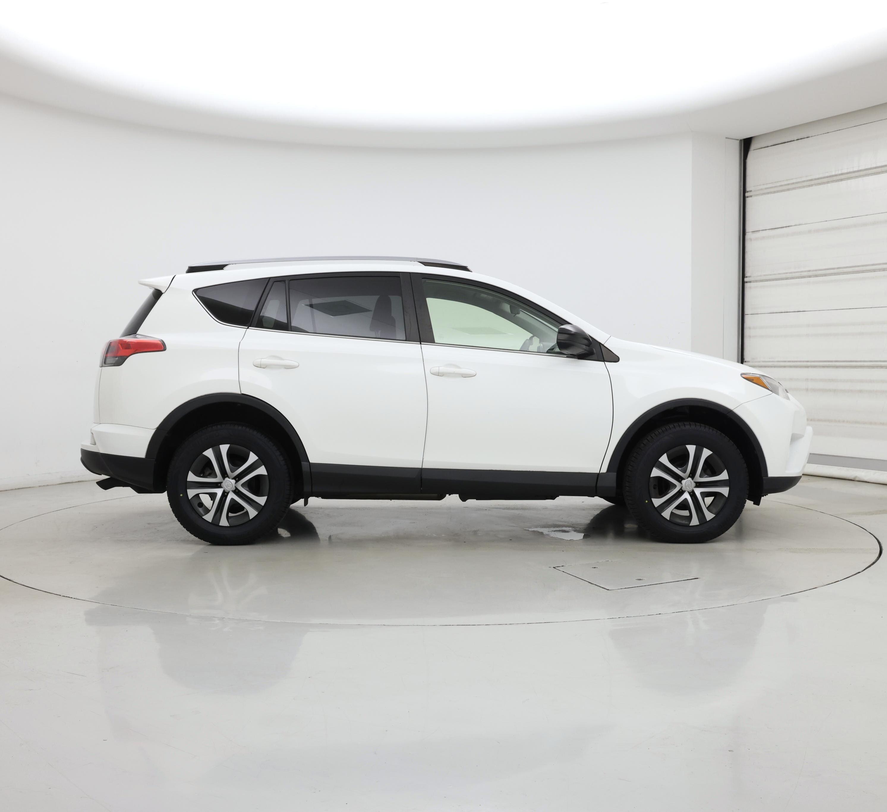 Thumbnail: 2018 Toyota RAV4 - 7