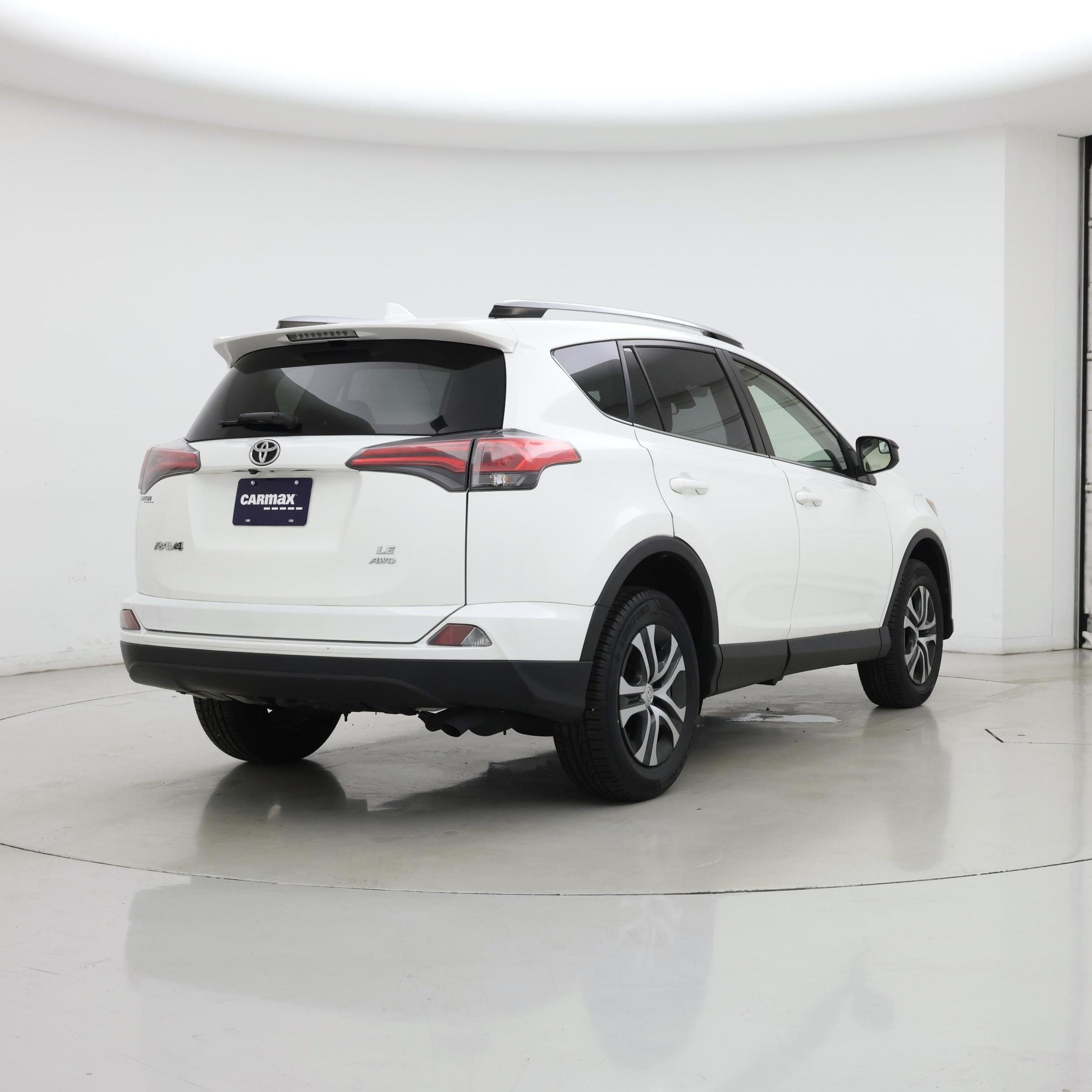 Thumbnail: 2018 Toyota RAV4 - 8