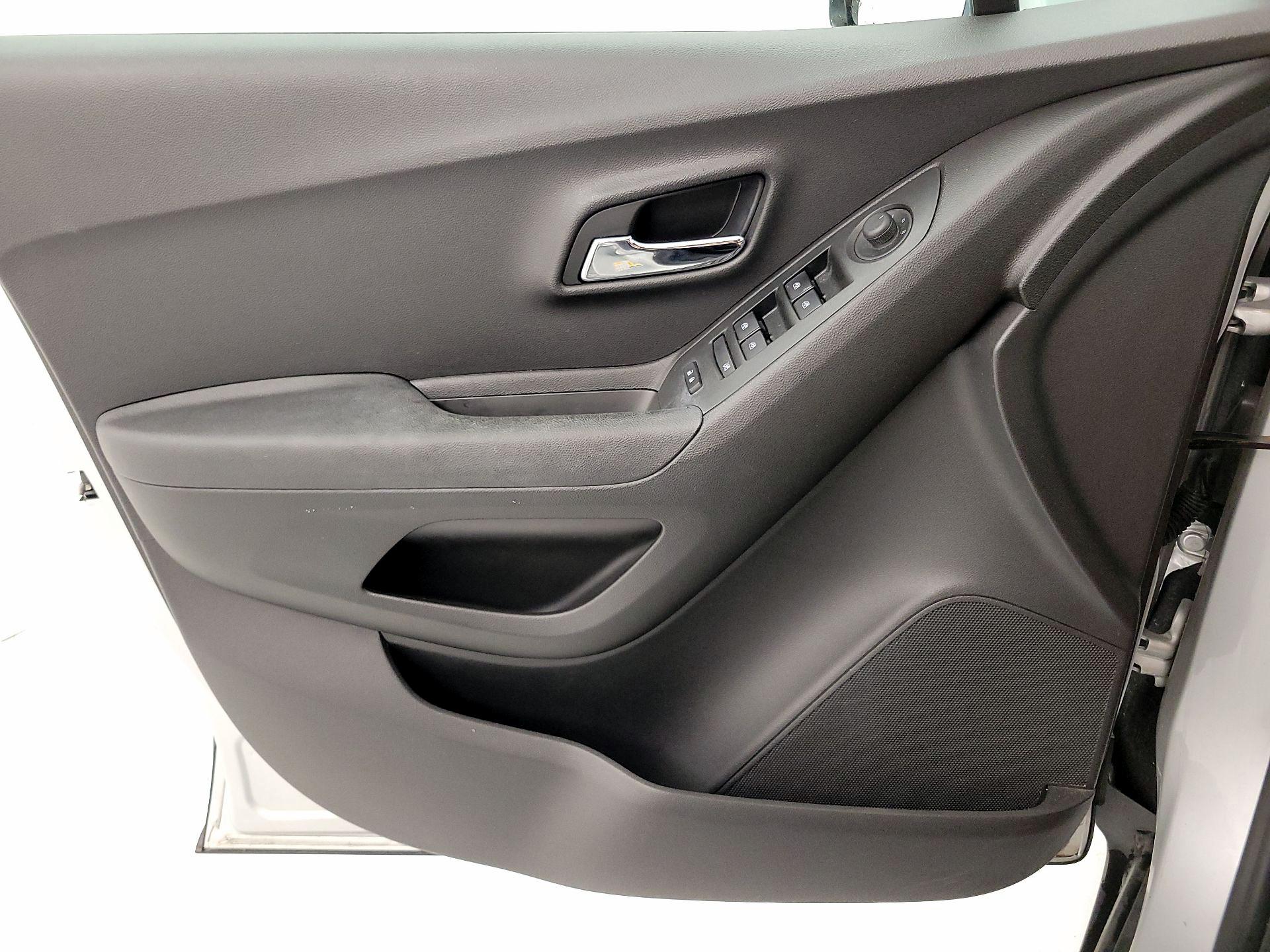 Thumbnail: 2019 Chevrolet Trax - 12