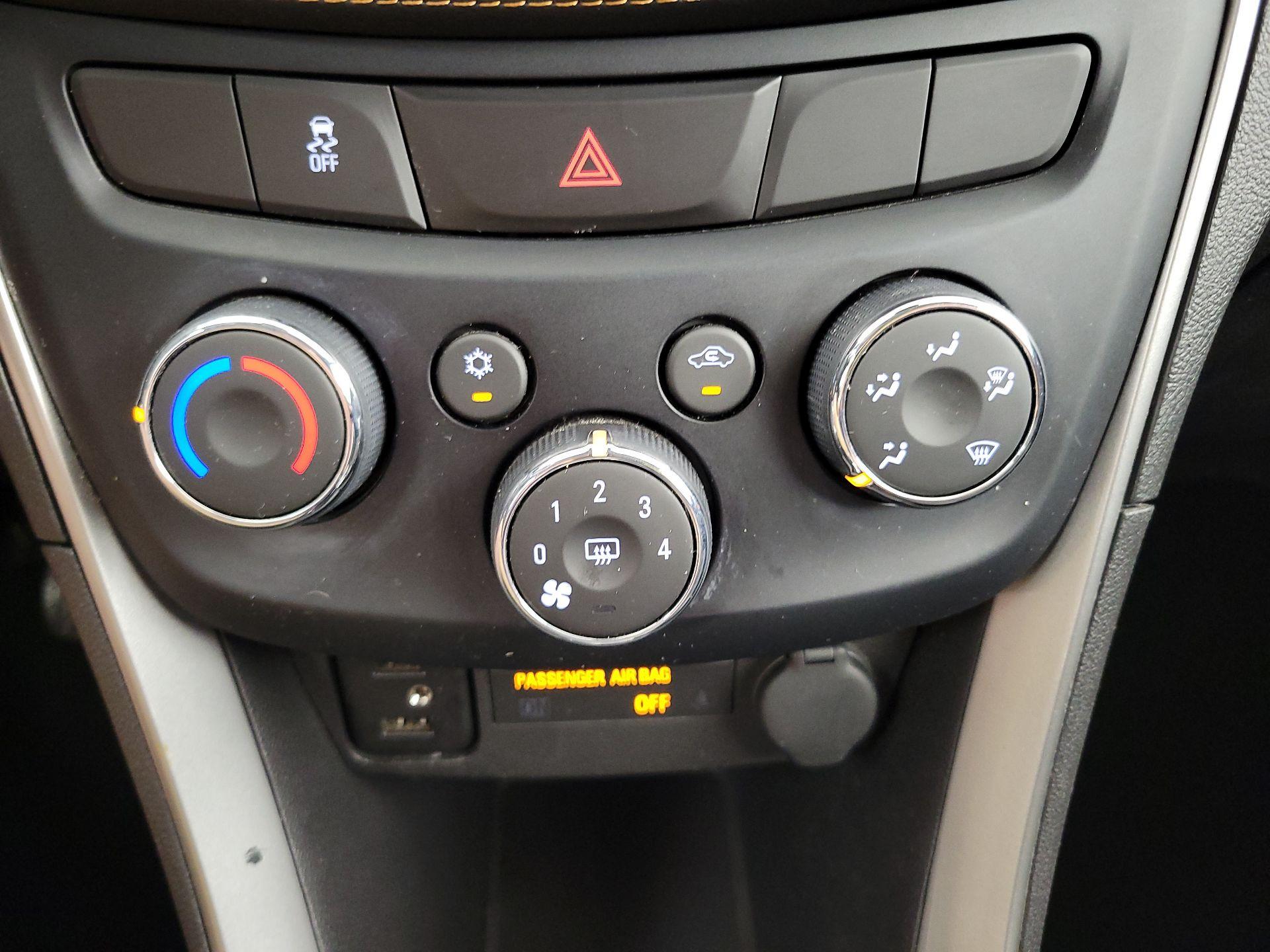 Thumbnail: 2019 Chevrolet Trax - 16