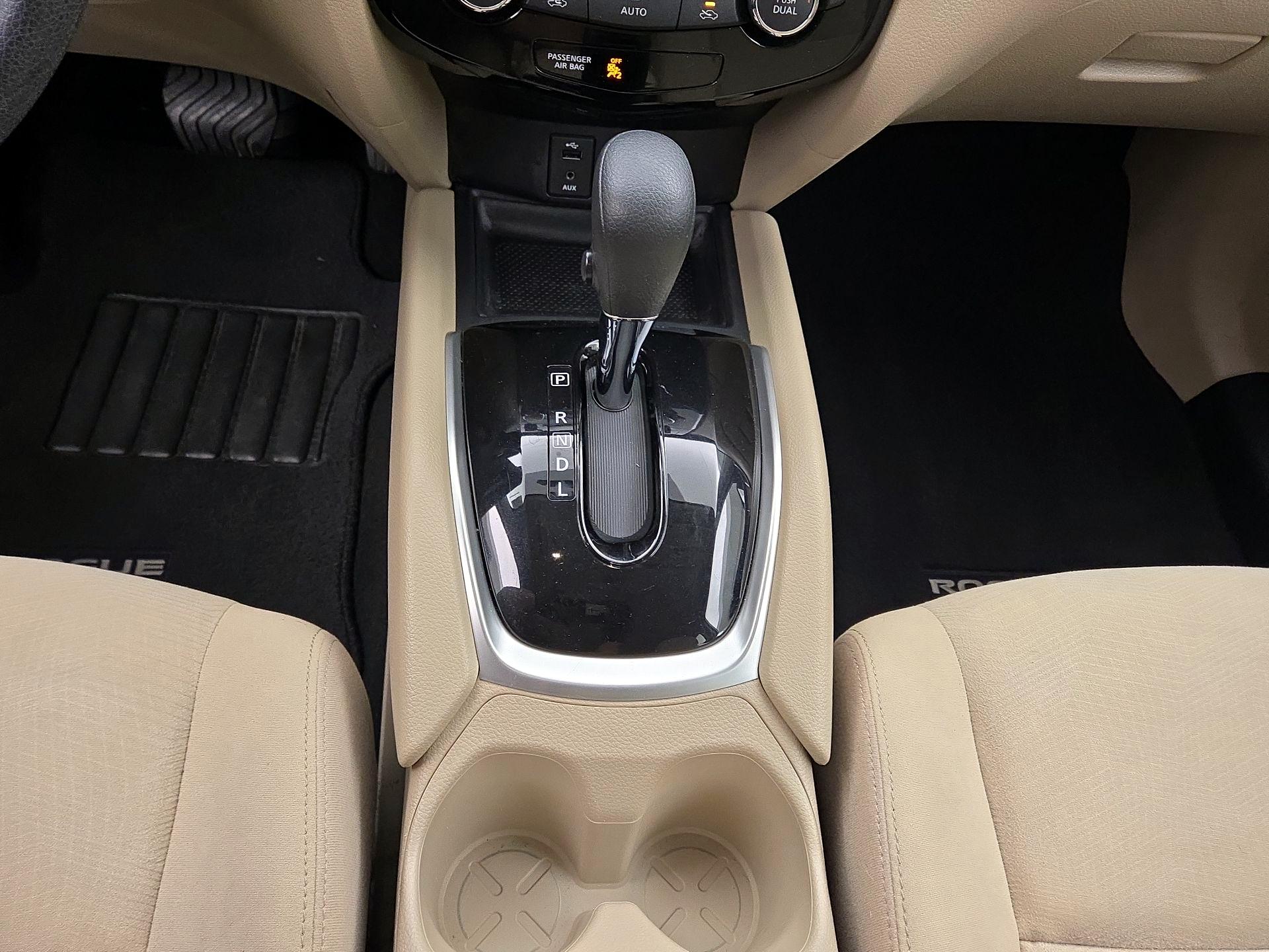 Thumbnail: 2016 Nissan Rogue - 16