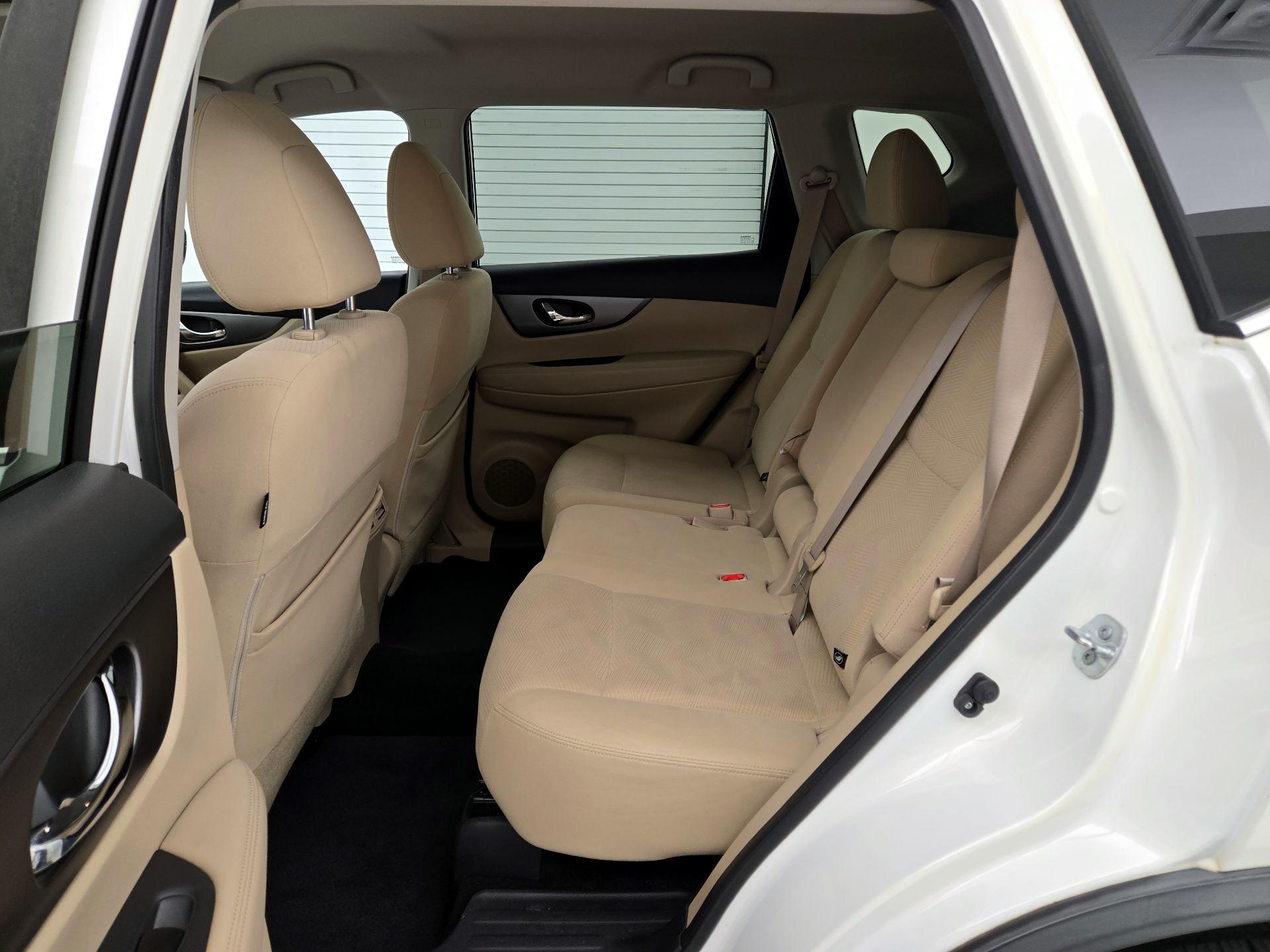 Thumbnail: 2016 Nissan Rogue - 18