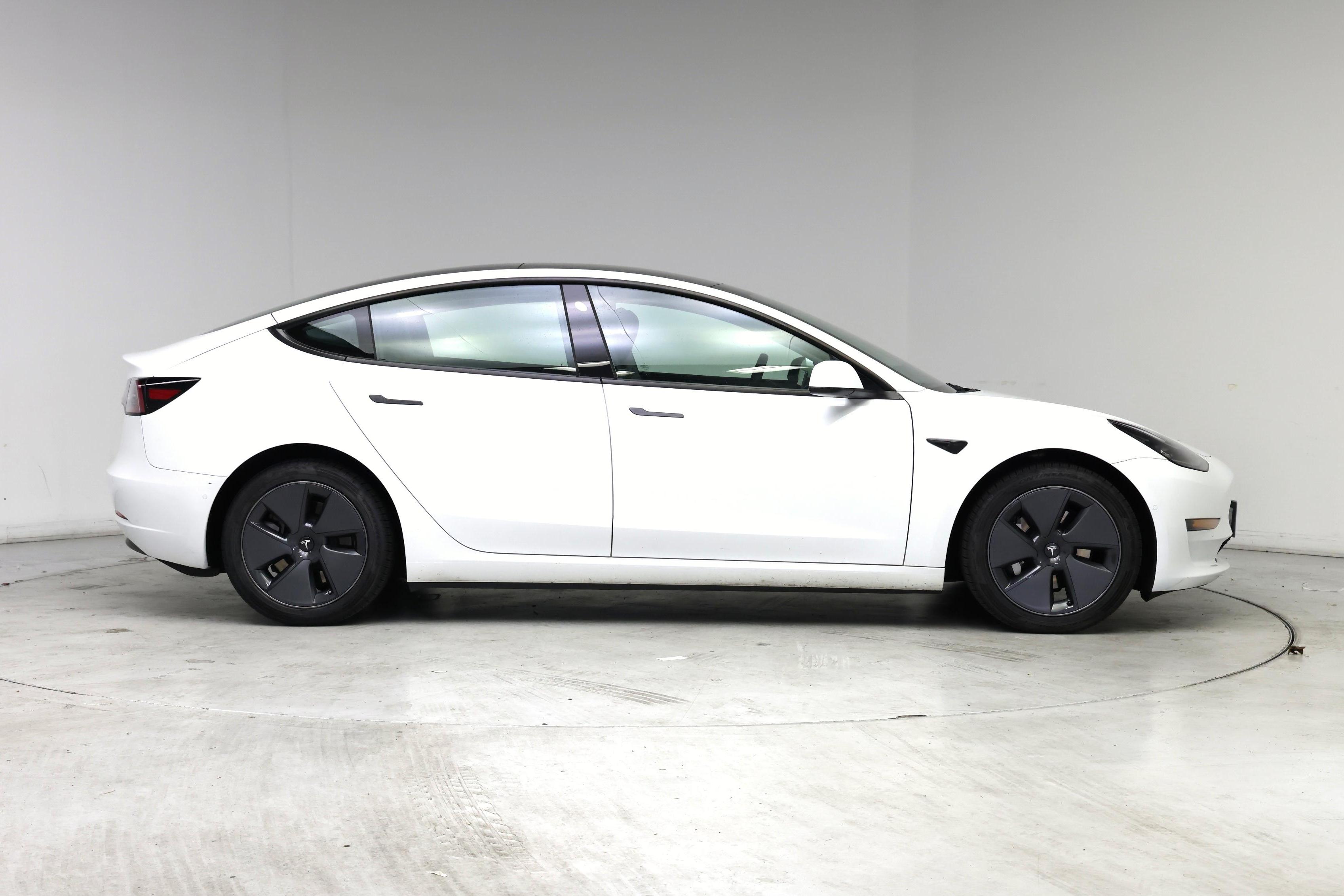 Thumbnail: 2022 Tesla Model 3 - 7