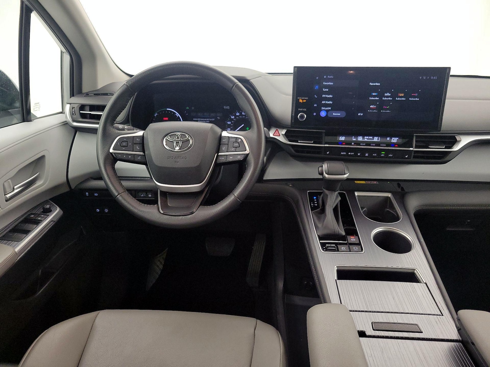 2025 Toyota Sienna XLE - Photo 11