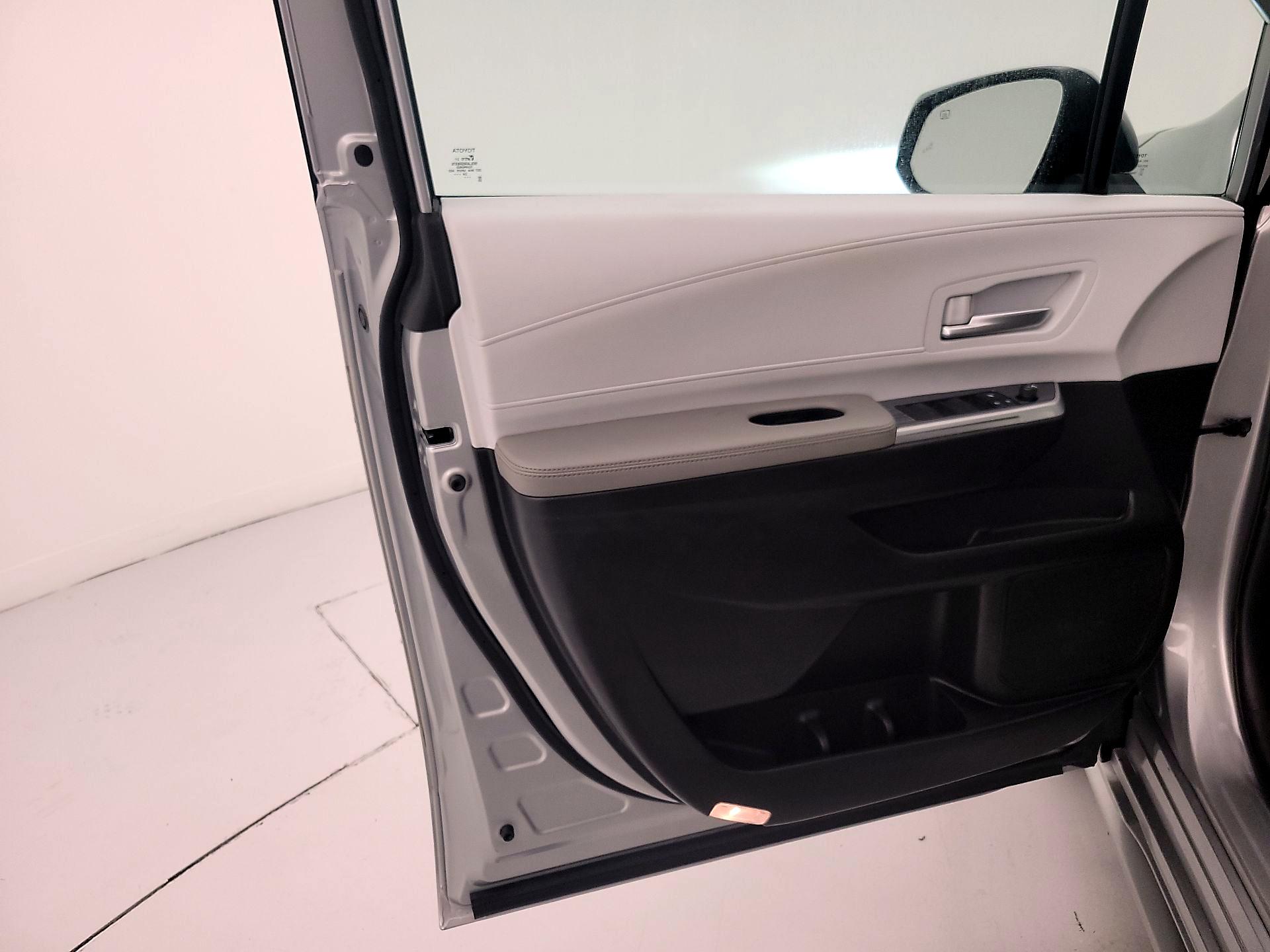 Thumbnail: 2025 Toyota Sienna - 12