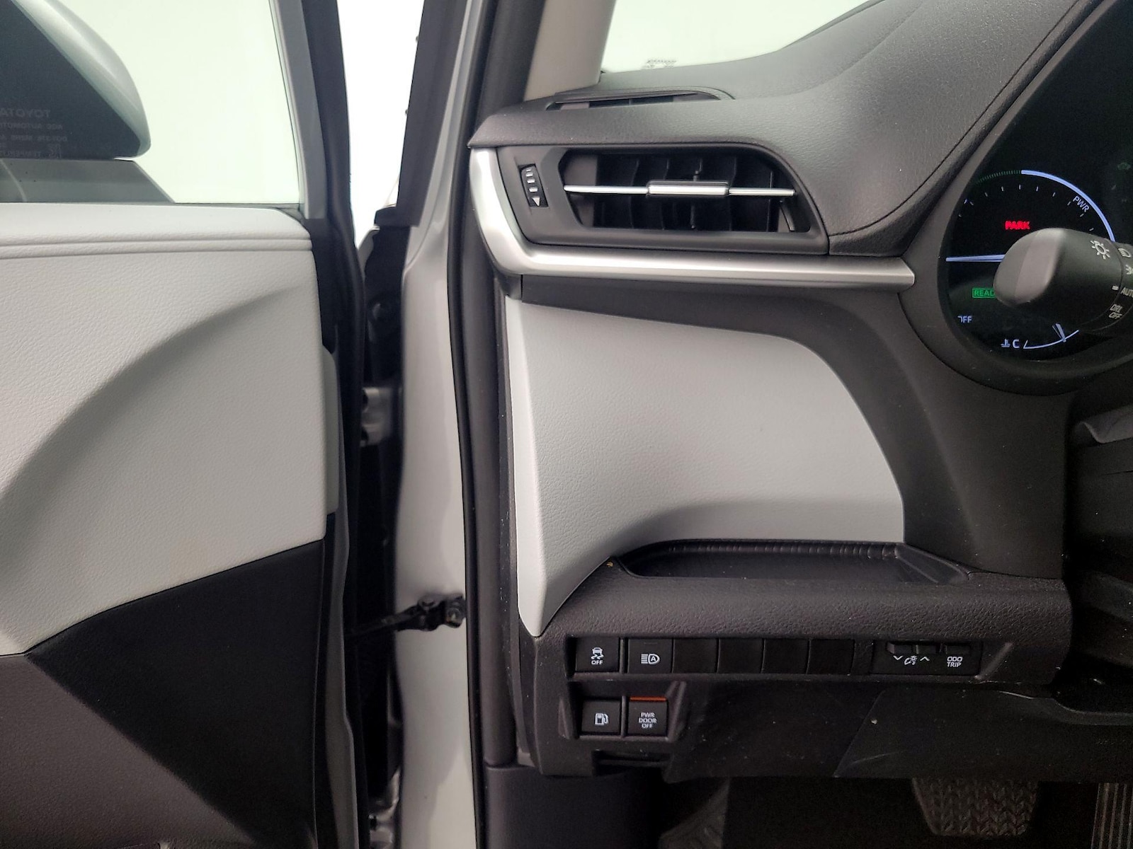 2025 Toyota Sienna XLE - Photo 14