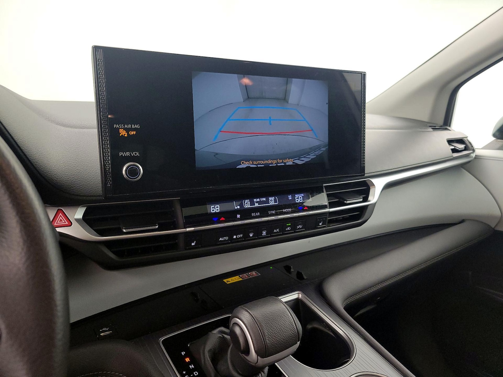 2025 Toyota Sienna XLE - Photo 15
