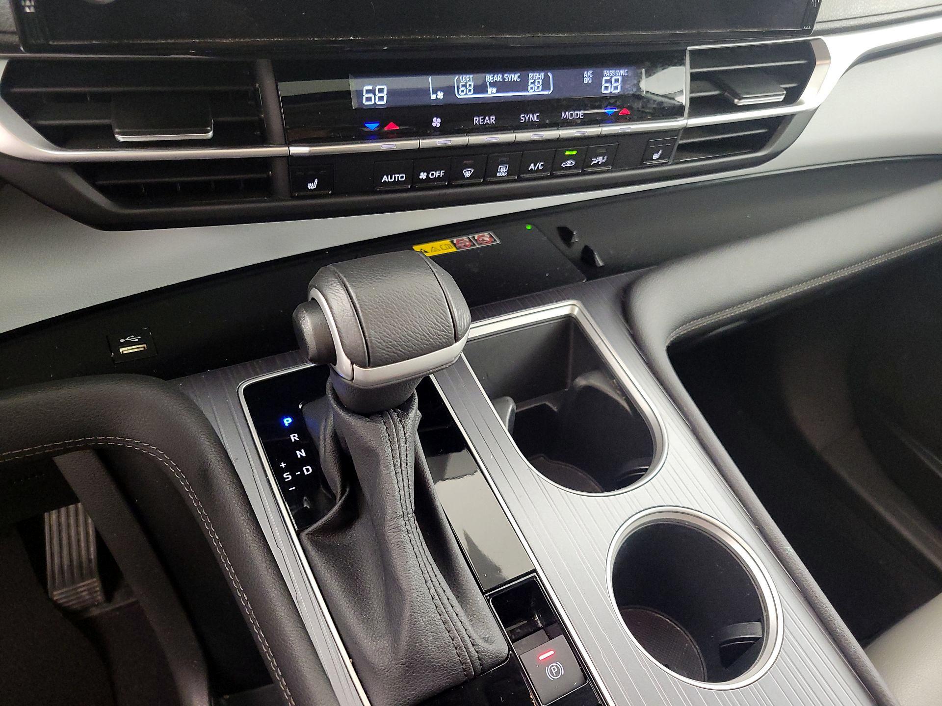 Thumbnail: 2025 Toyota Sienna - 16