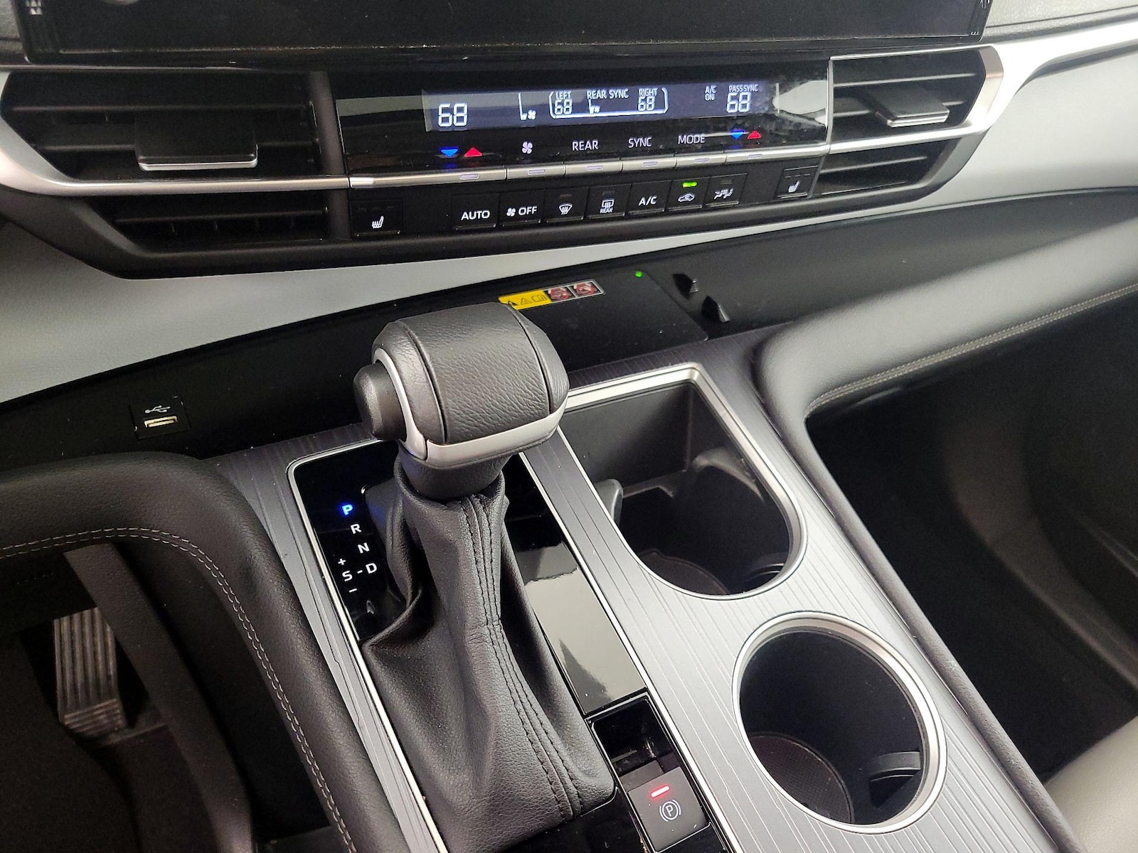 2025 Toyota Sienna XLE - Photo 17