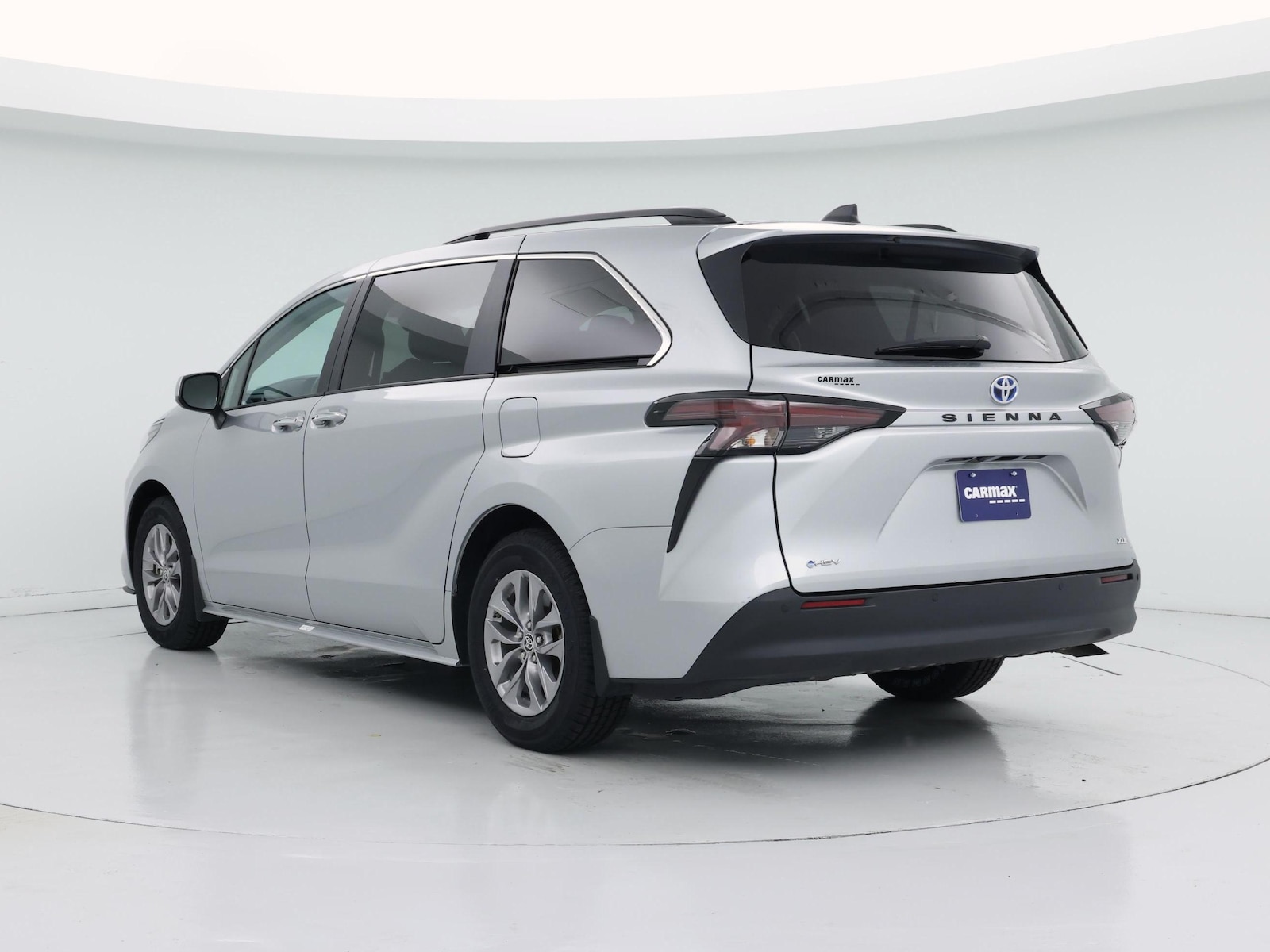 2025 Toyota Sienna XLE - Photo 3