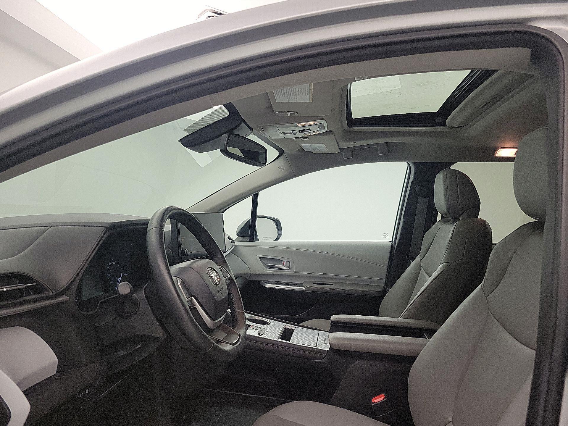 Thumbnail: 2025 Toyota Sienna - 19