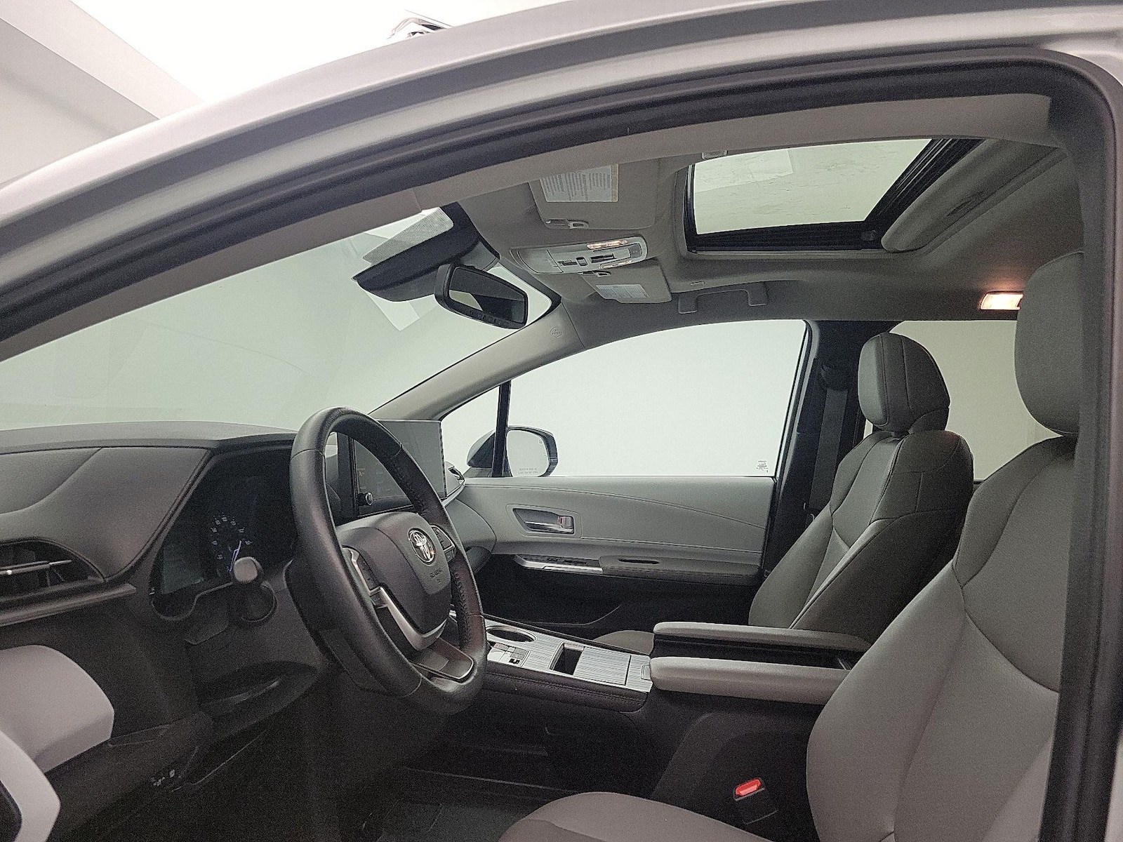 2025 Toyota Sienna XLE - Photo 20