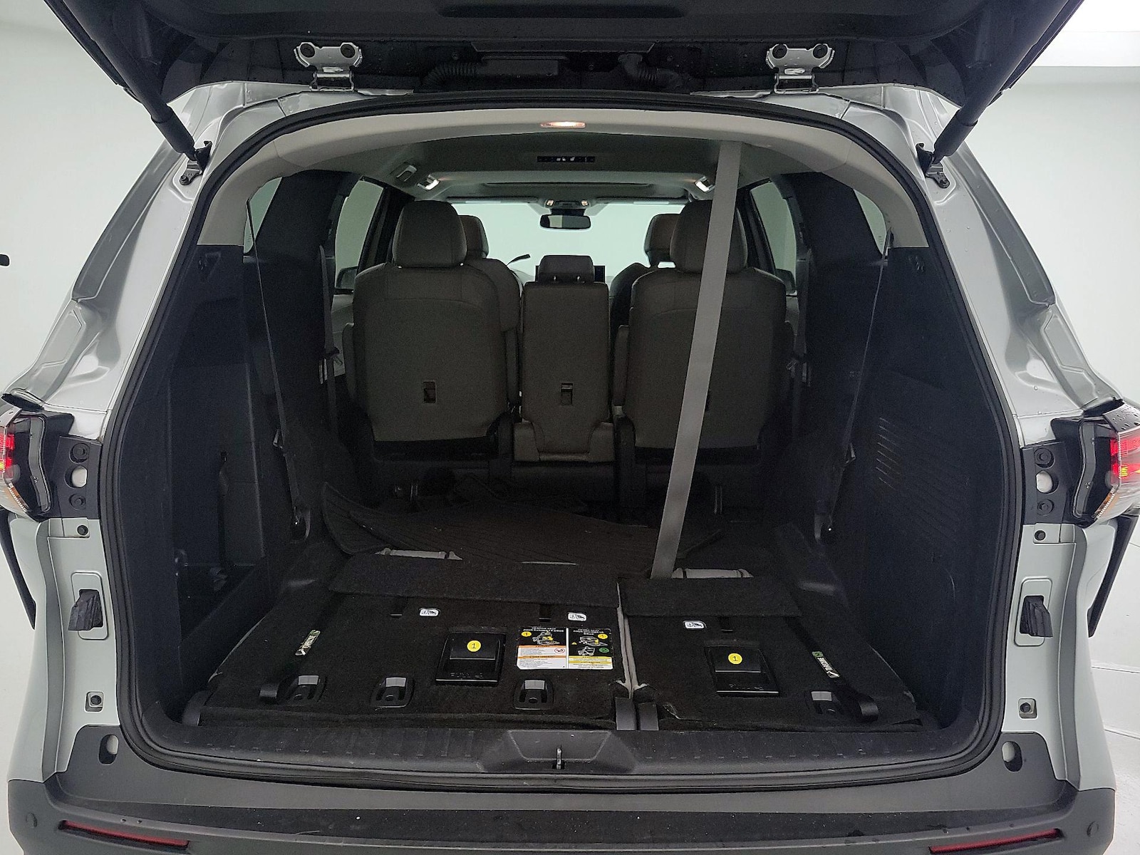 2025 Toyota Sienna XLE - Photo 24
