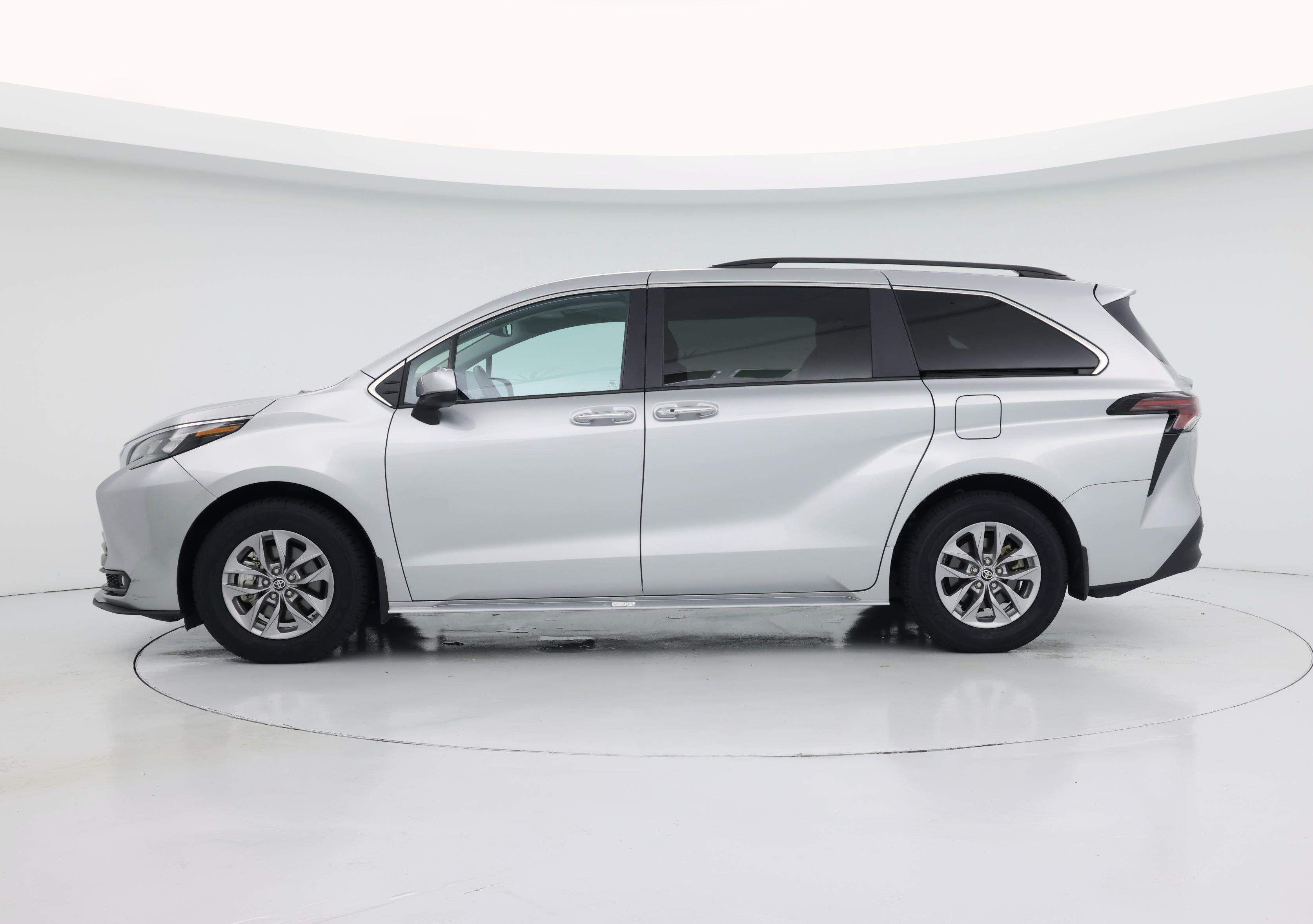 Thumbnail: 2025 Toyota Sienna - 3