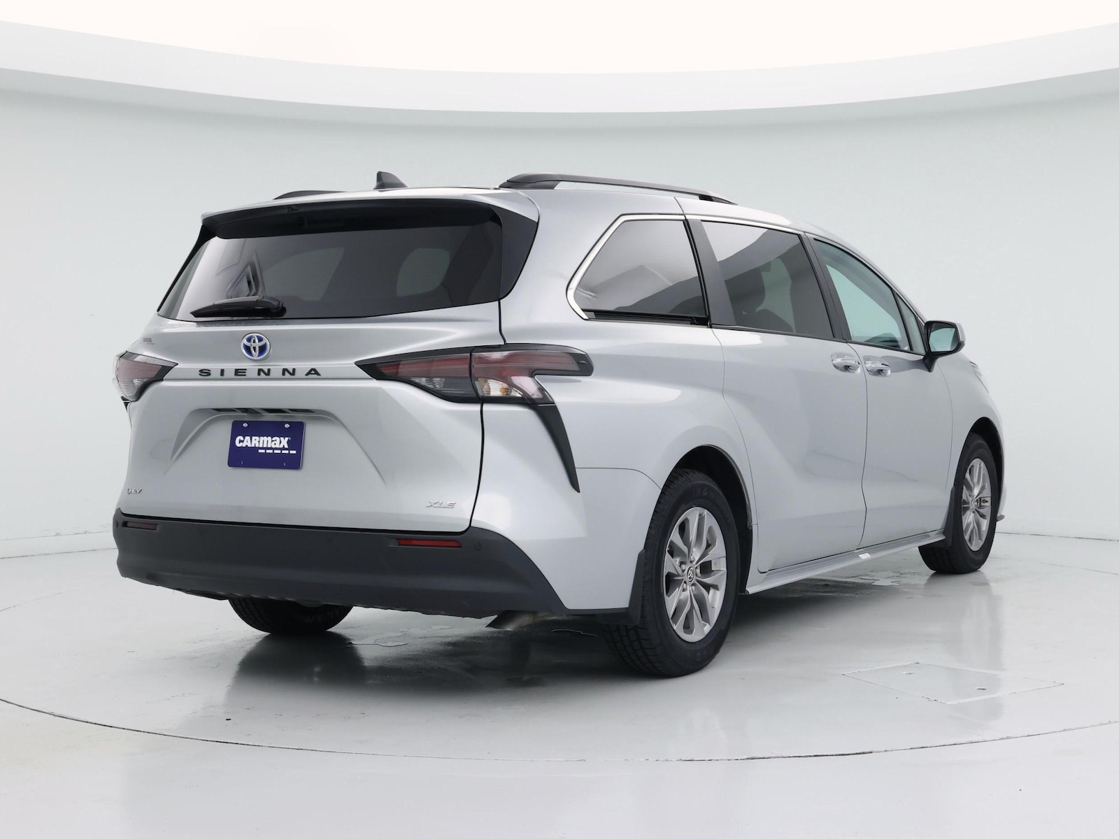 2025 Toyota Sienna XLE - Photo 9