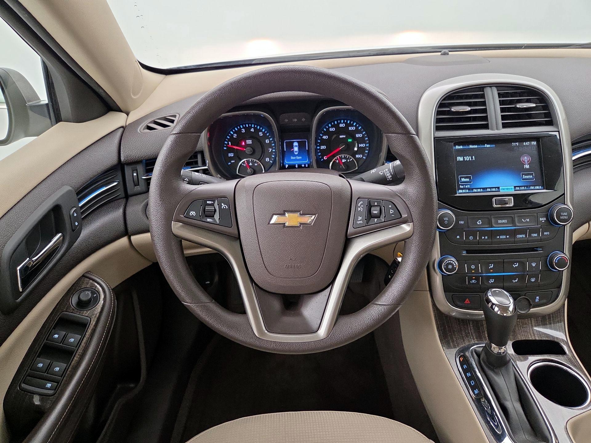 Thumbnail: 2016 Chevrolet Malibu - 10
