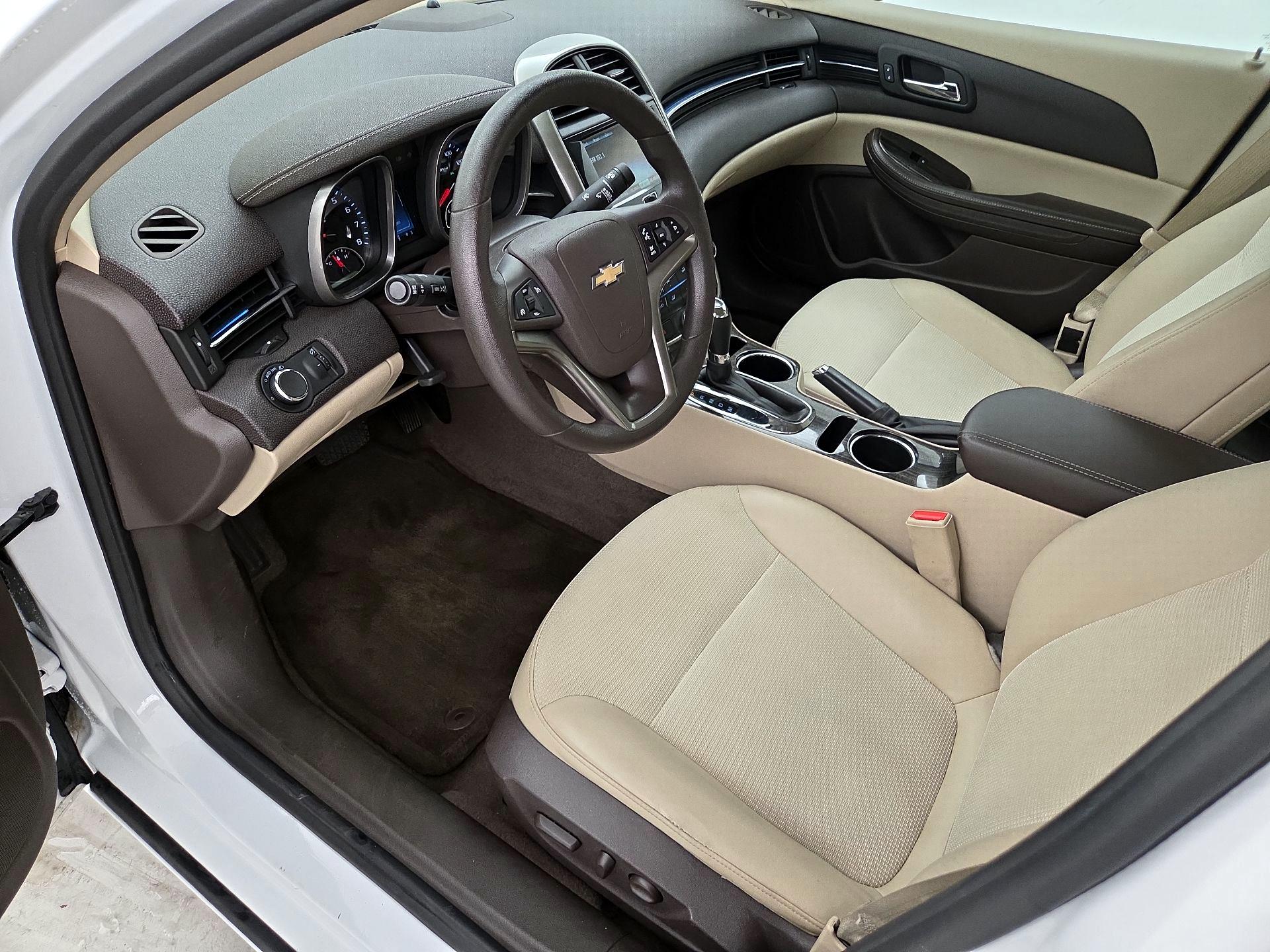 Thumbnail: 2016 Chevrolet Malibu - 11