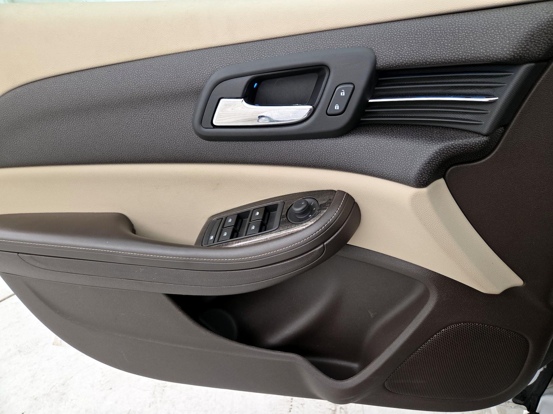 Thumbnail: 2016 Chevrolet Malibu - 12