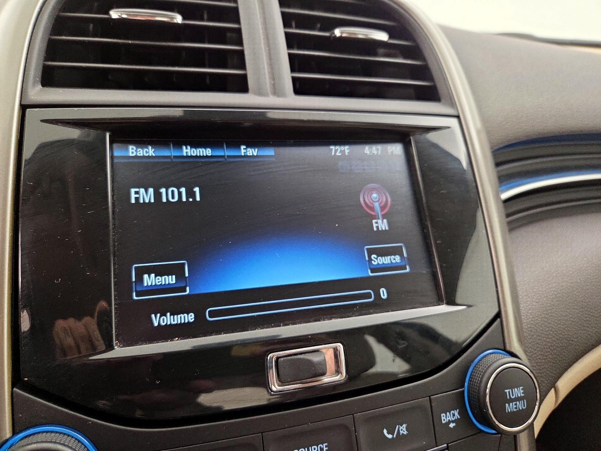 Thumbnail: 2016 Chevrolet Malibu - 15