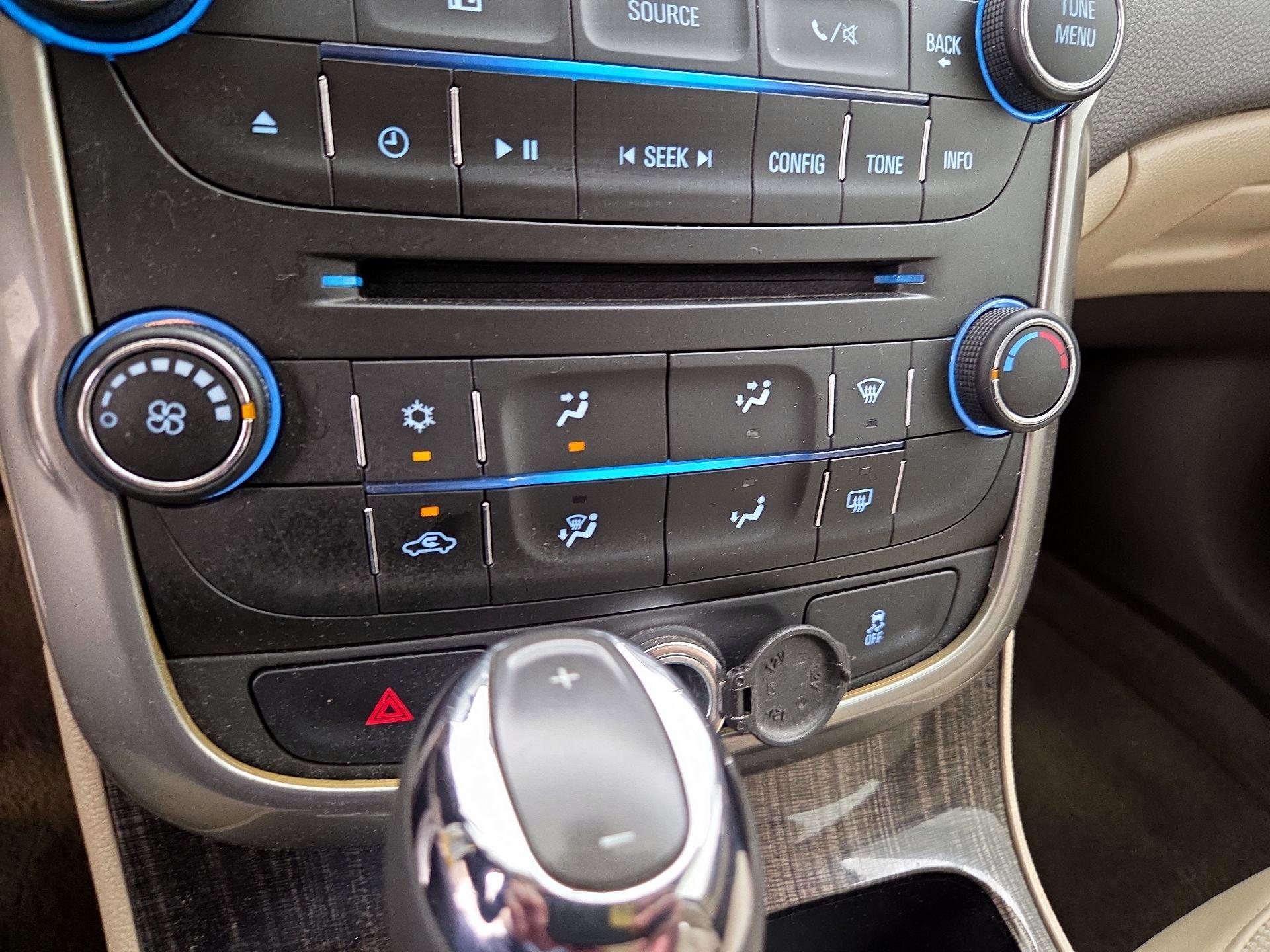 Thumbnail: 2016 Chevrolet Malibu - 16