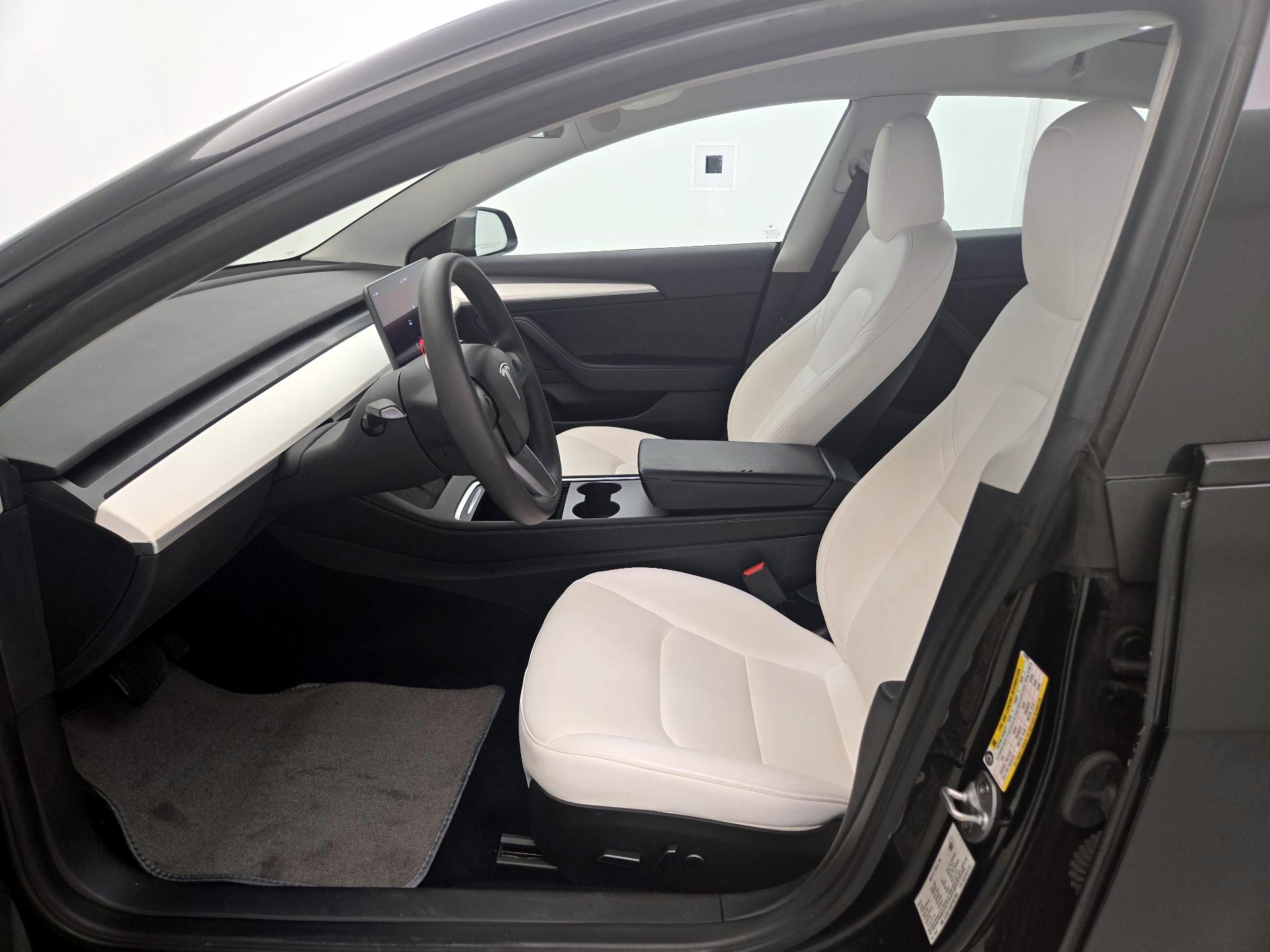 Thumbnail: 2023 Tesla Model 3 - 11