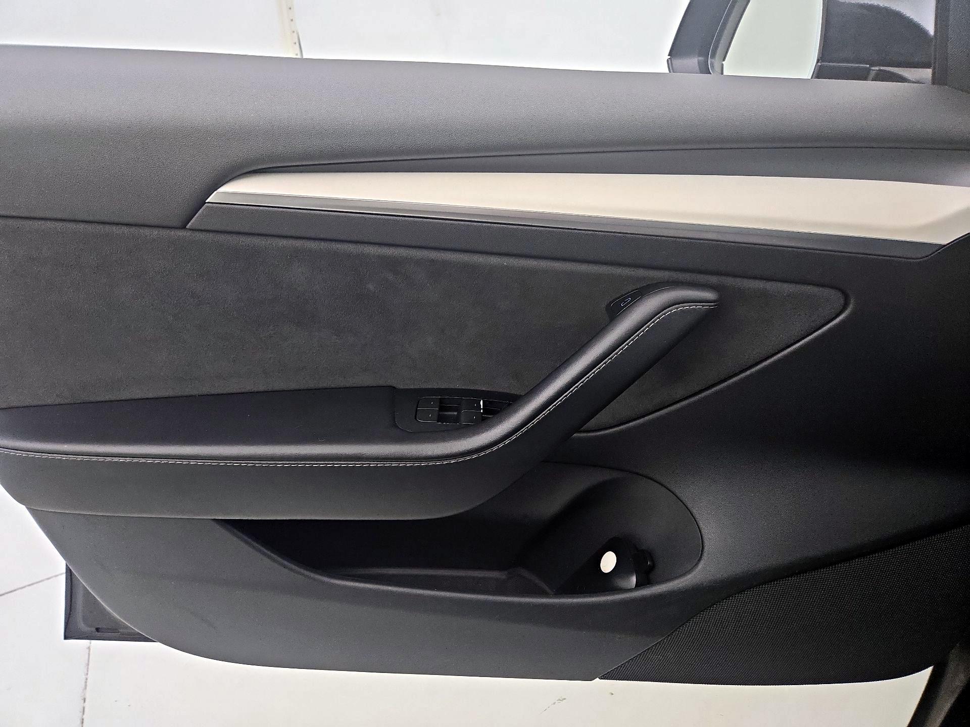 Thumbnail: 2023 Tesla Model 3 - 12