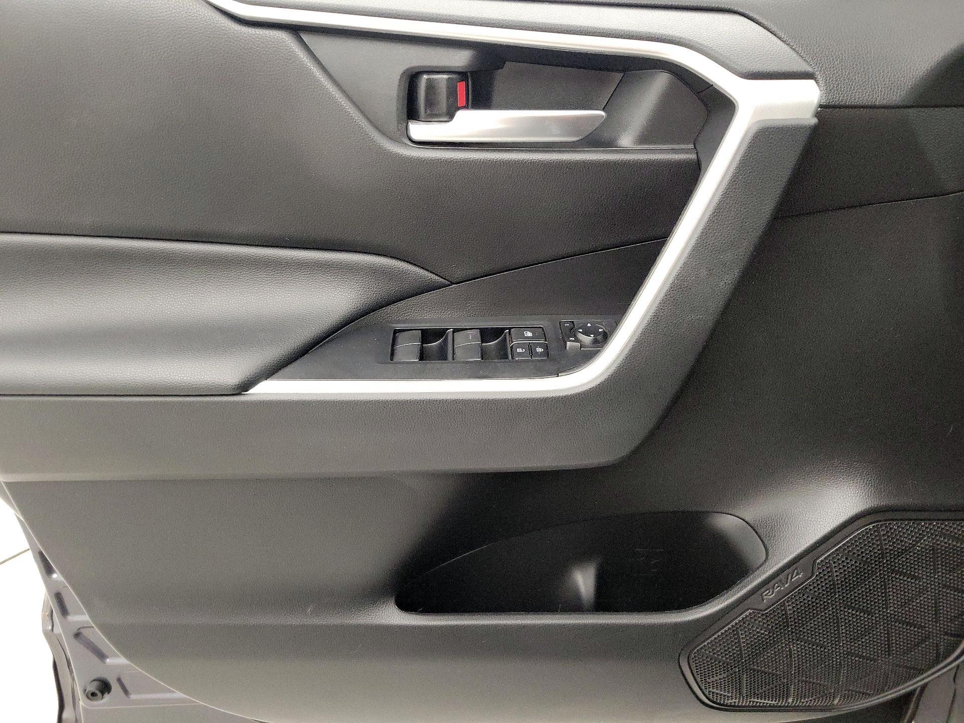 Thumbnail: 2021 Toyota RAV4 - 12