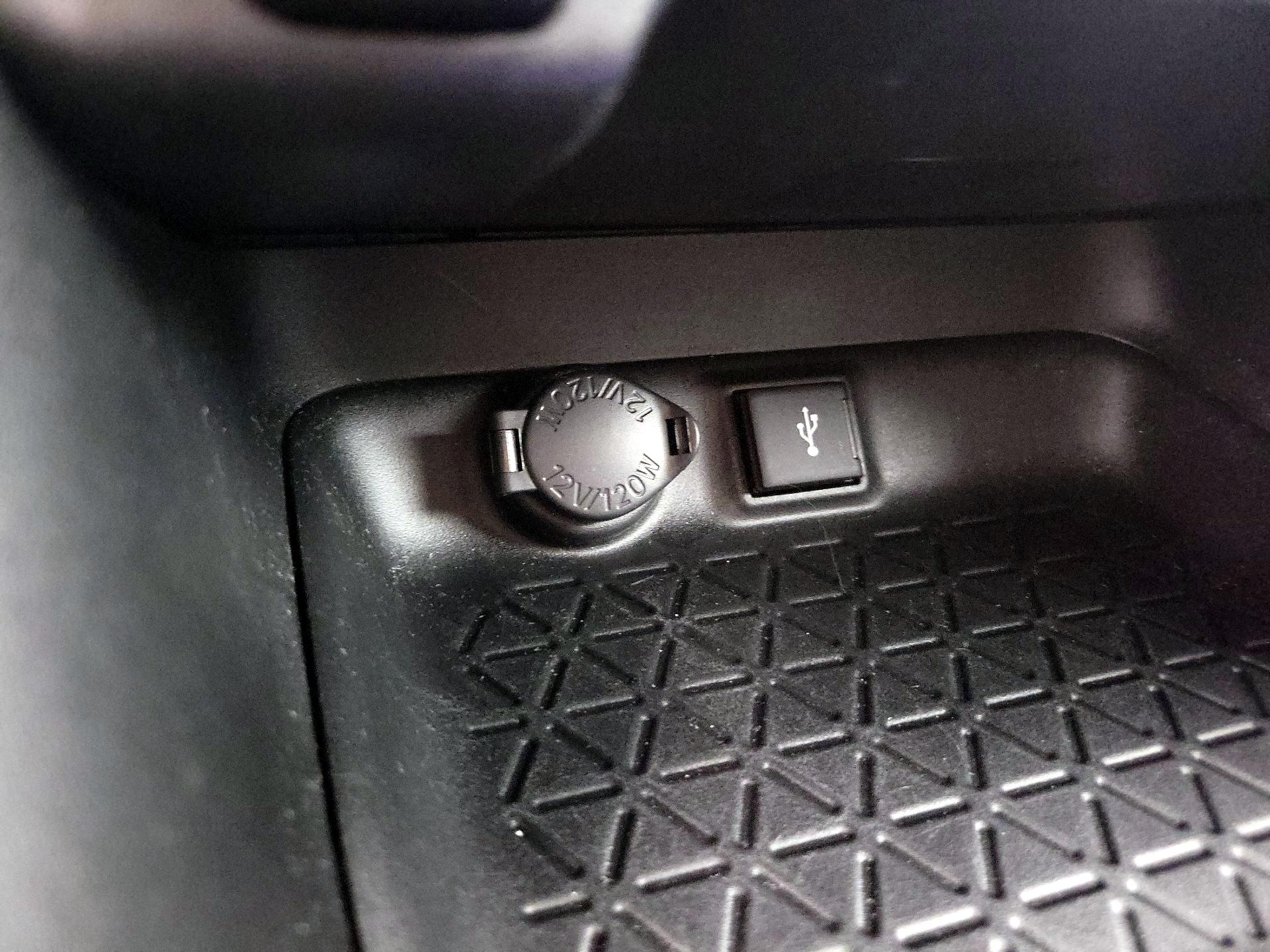 Thumbnail: 2021 Toyota RAV4 - 18