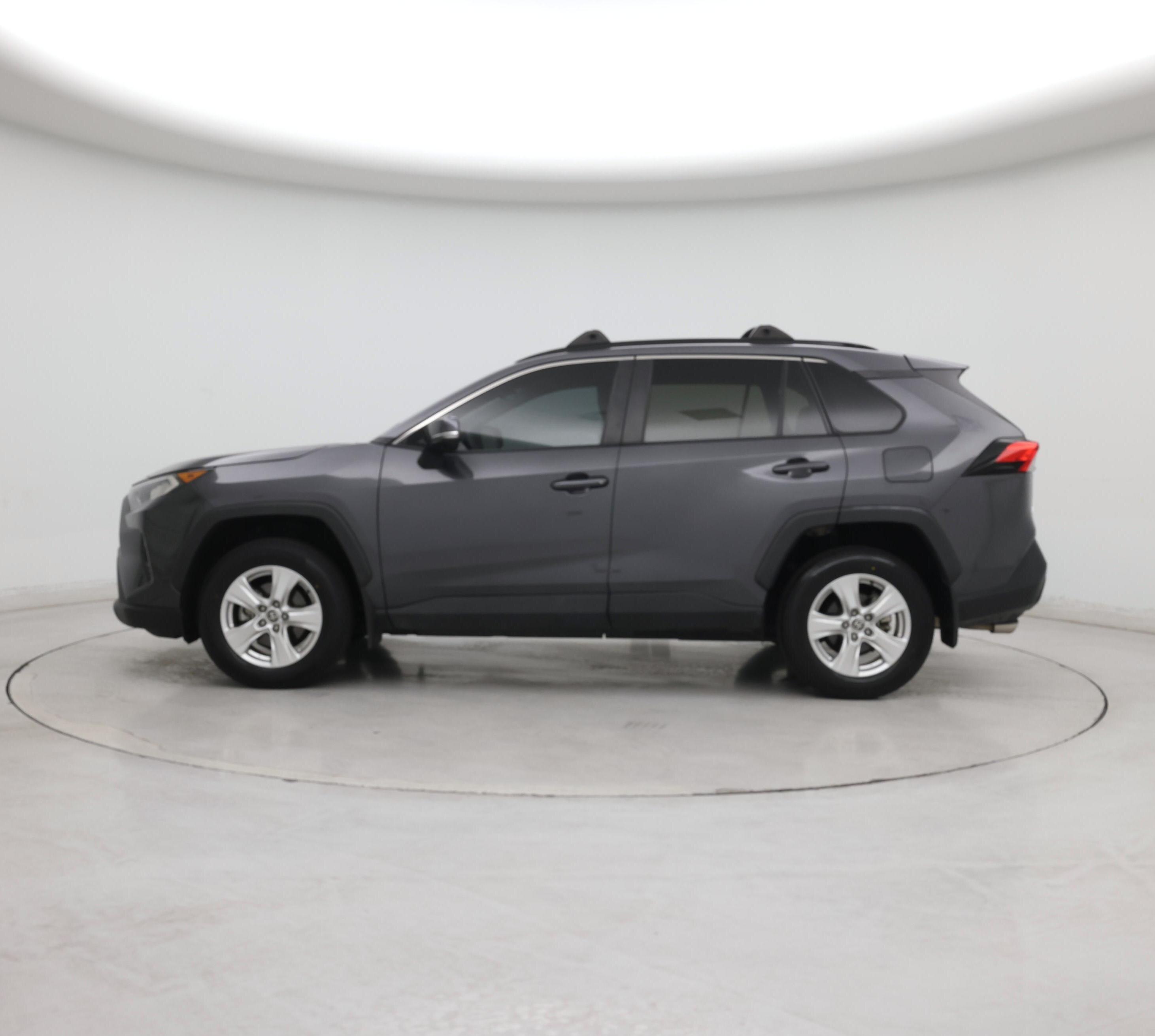 Thumbnail: 2021 Toyota RAV4 - 3