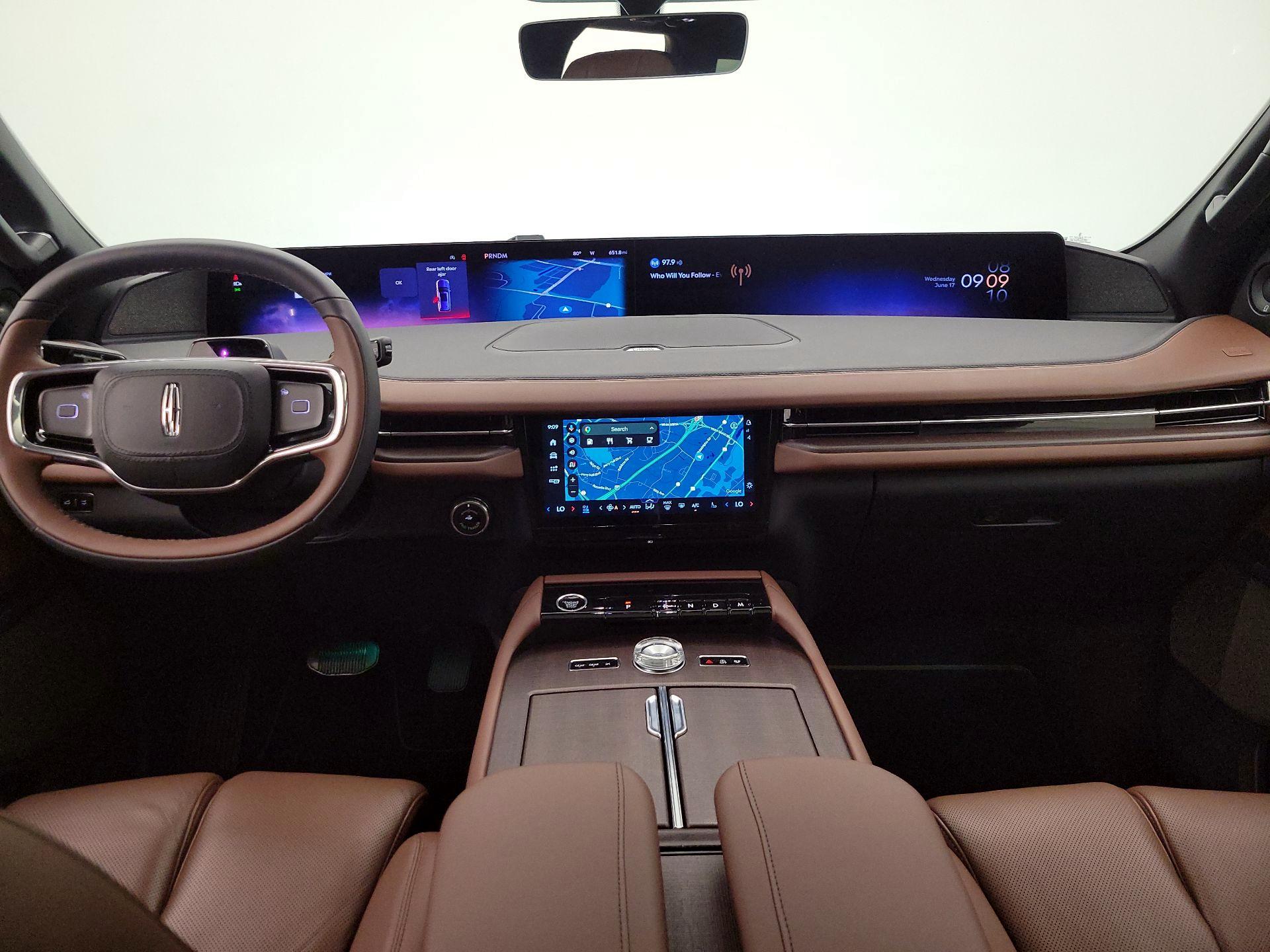 Thumbnail: 2025 Lincoln Navigator L - 9