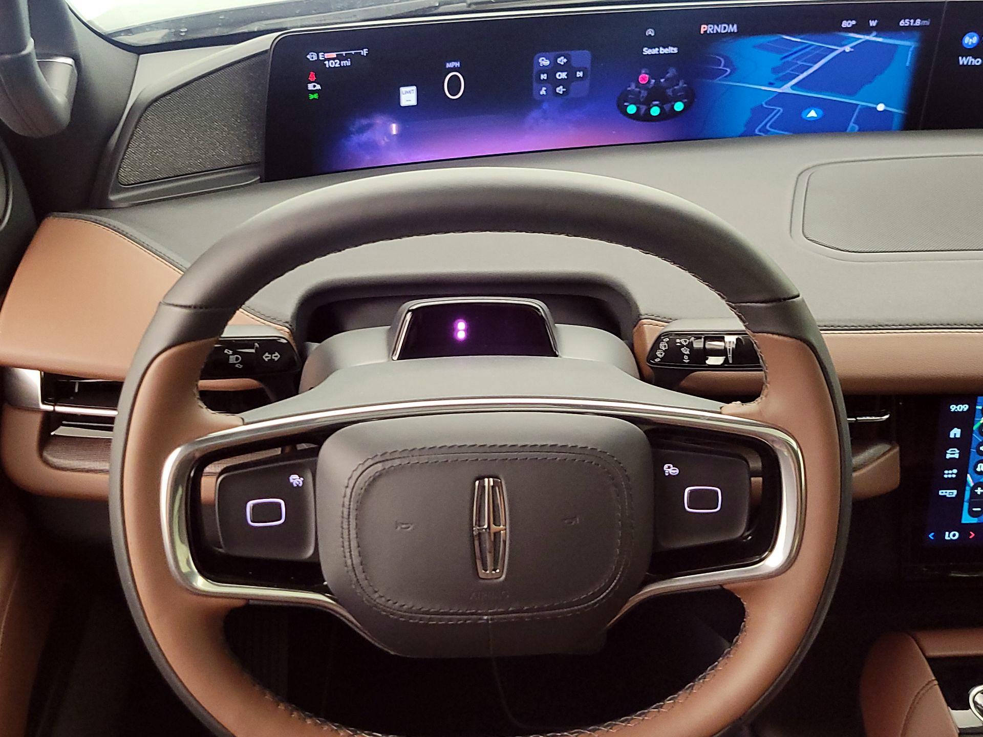 Thumbnail: 2025 Lincoln Navigator L - 10