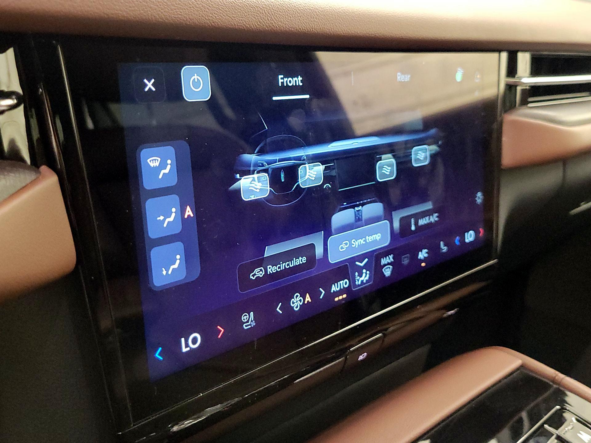 Thumbnail: 2025 Lincoln Navigator L - 17