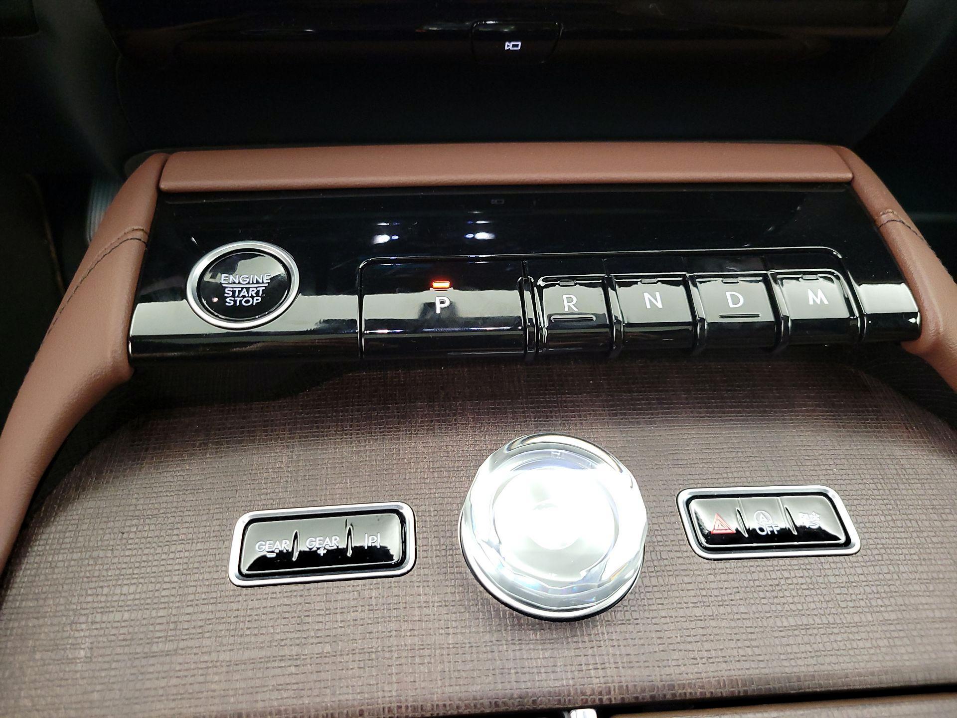 Thumbnail: 2025 Lincoln Navigator L - 18