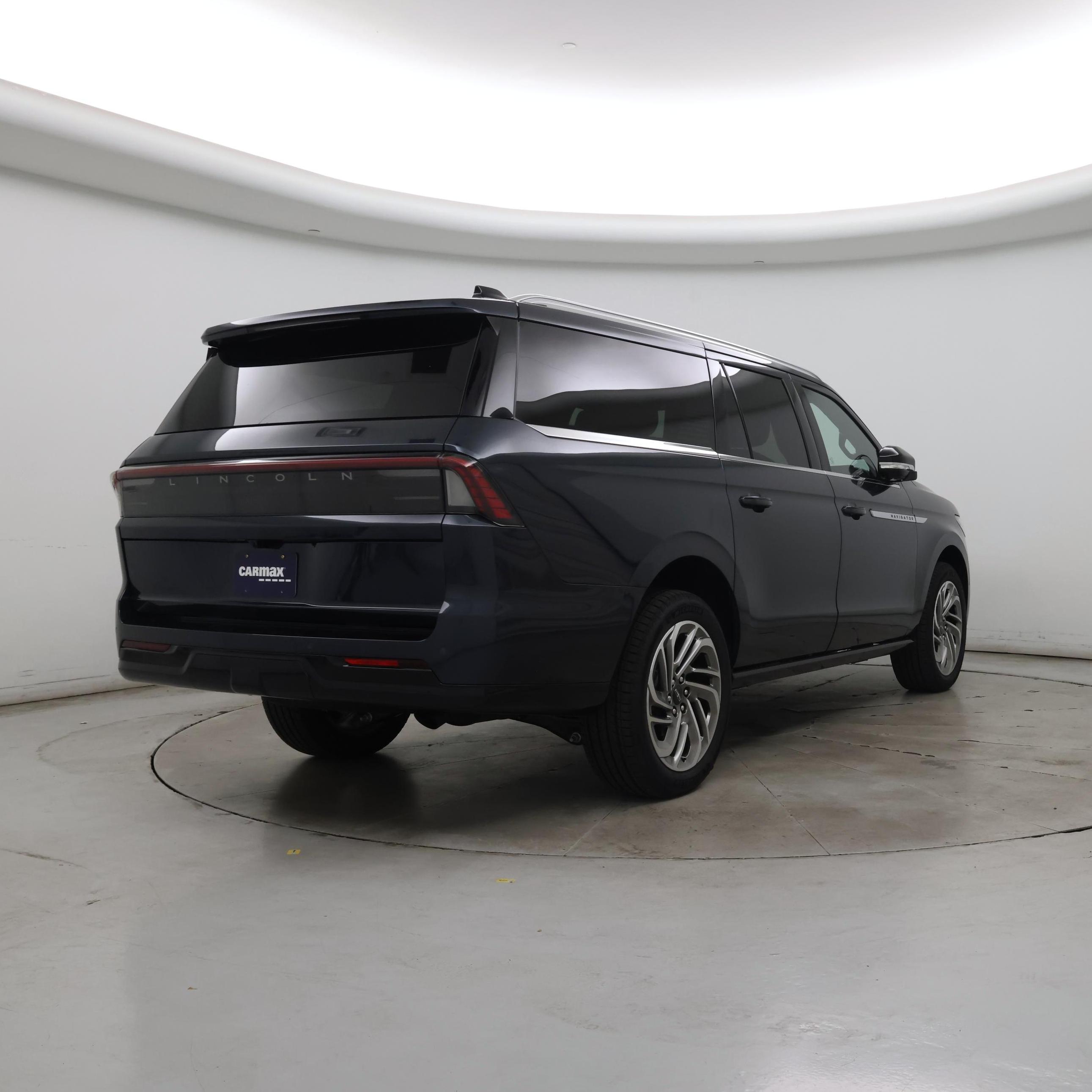 Thumbnail: 2025 Lincoln Navigator L - 8