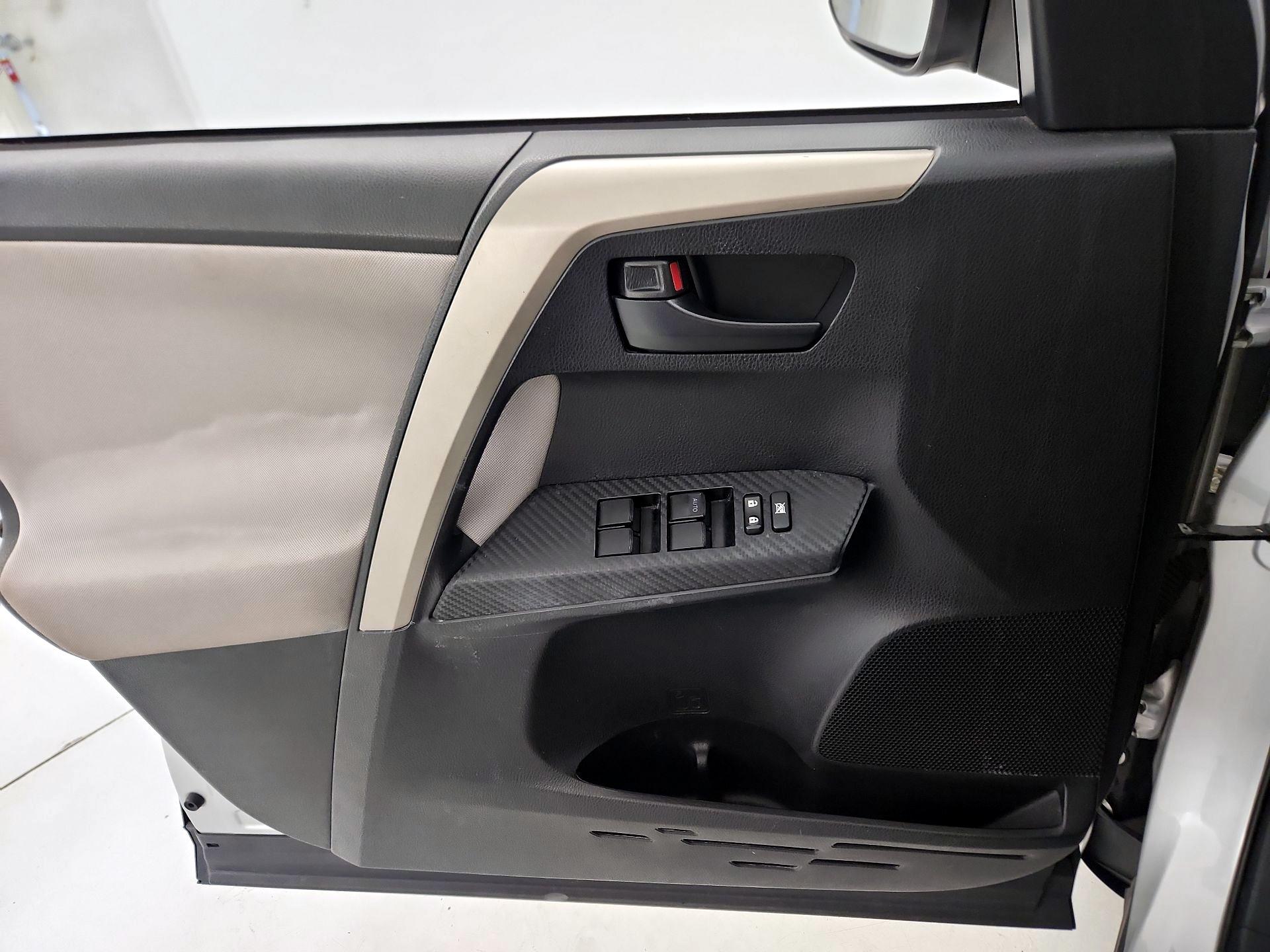 Thumbnail: 2014 Toyota RAV4 - 12