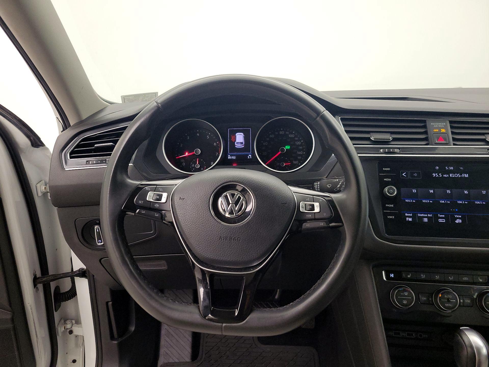 Thumbnail: 2020 Volkswagen Tiguan - 10