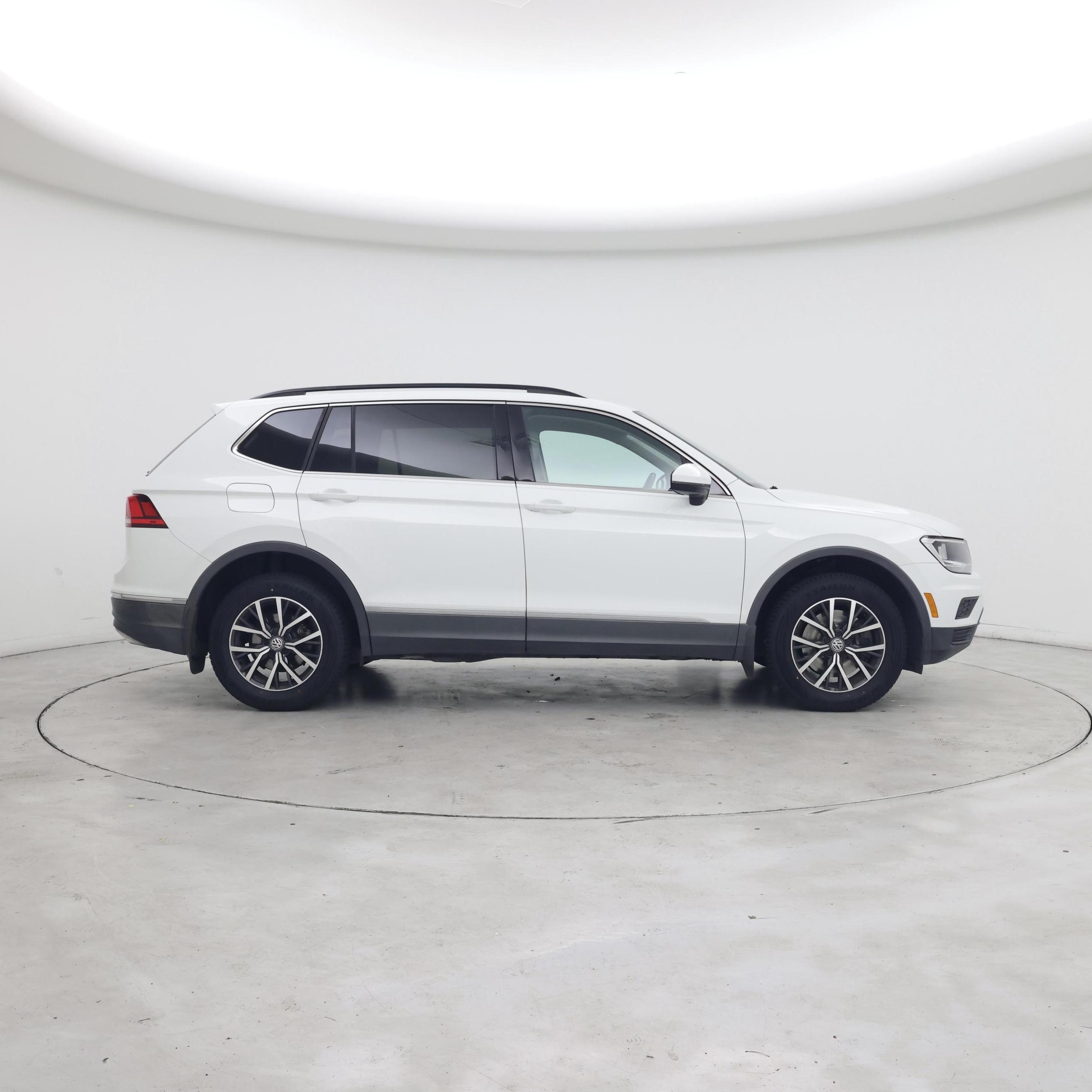 Thumbnail: 2020 Volkswagen Tiguan - 7