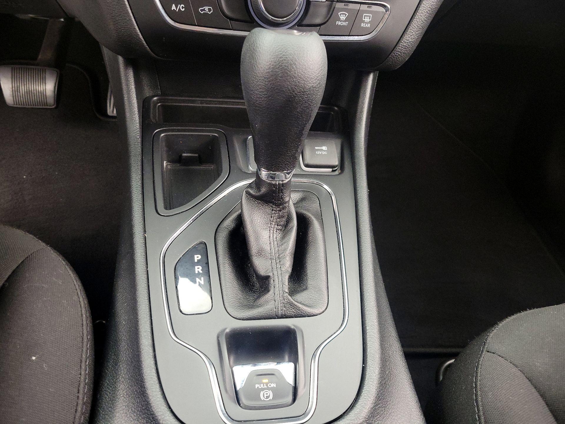 Thumbnail: 2019 Jeep Cherokee - 17