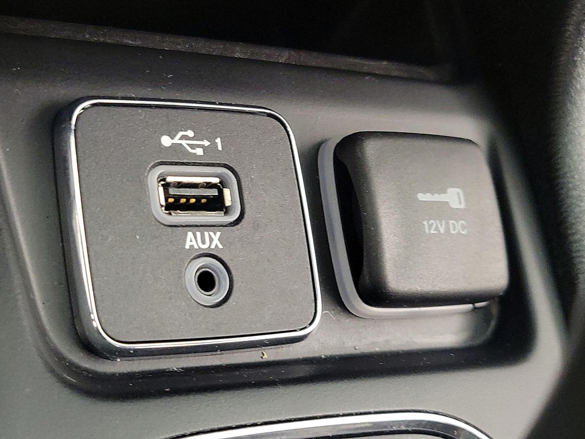 Thumbnail: 2019 Jeep Cherokee - 18