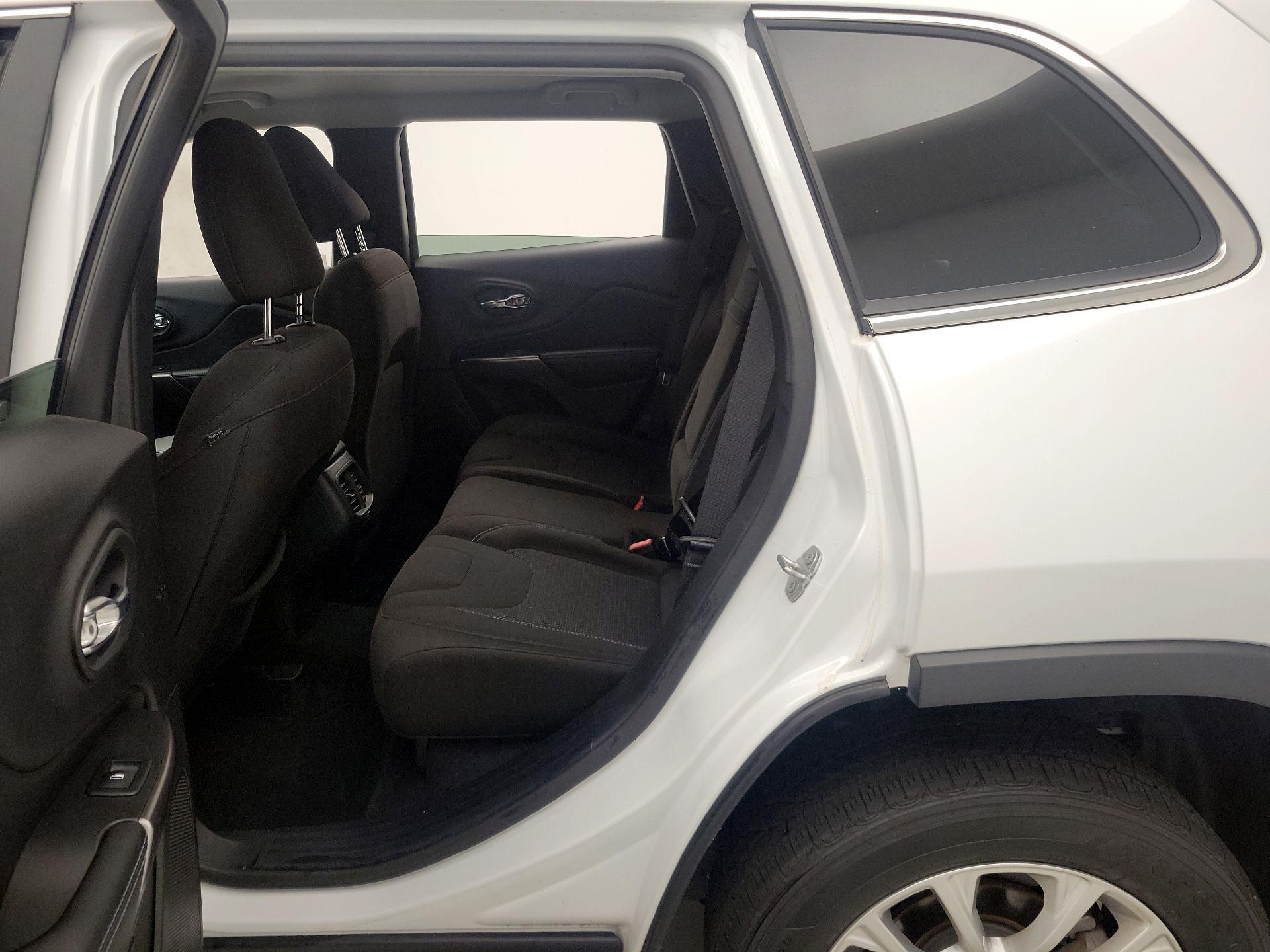 Thumbnail: 2019 Jeep Cherokee - 19