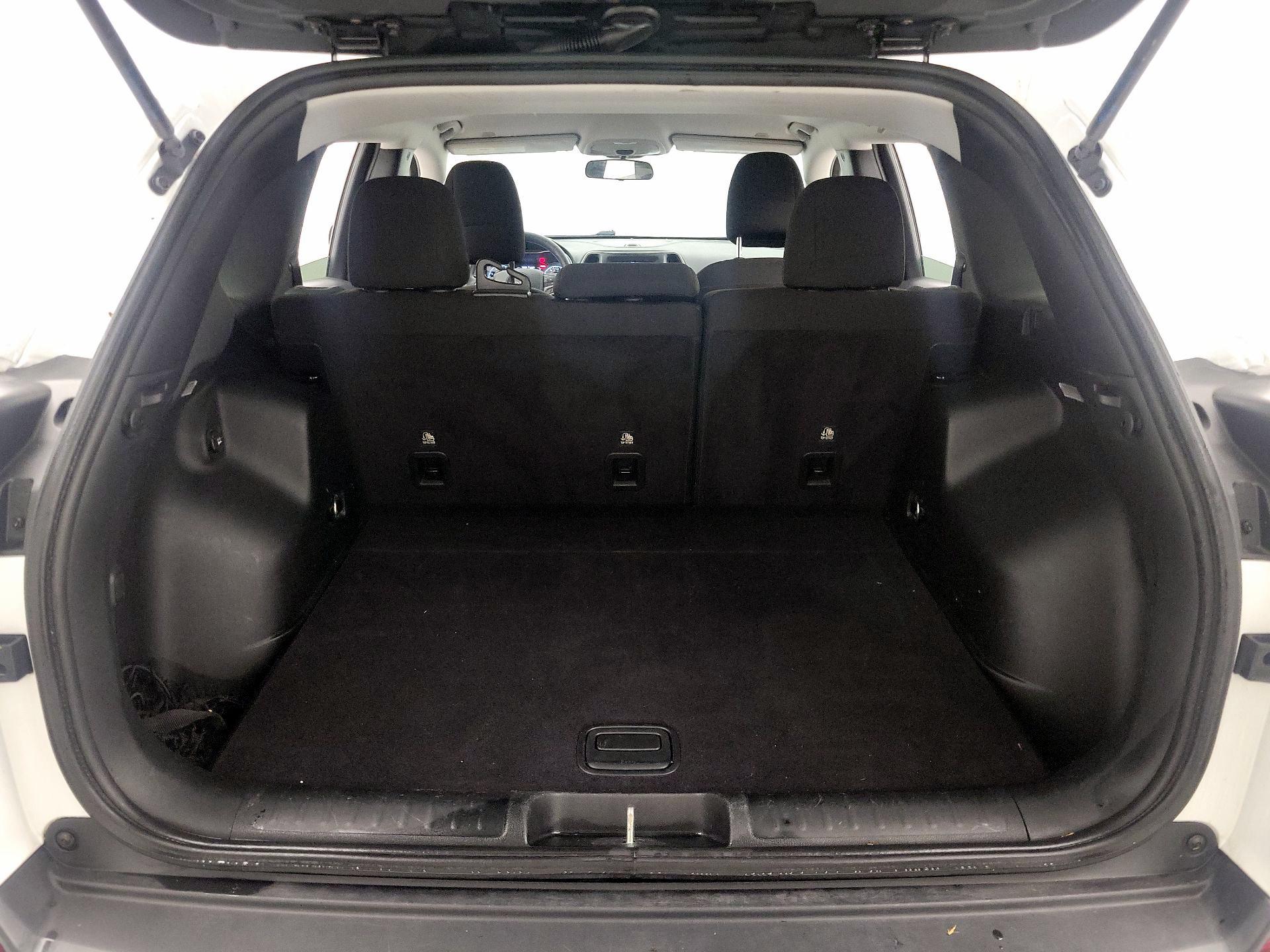 Thumbnail: 2019 Jeep Cherokee - 20